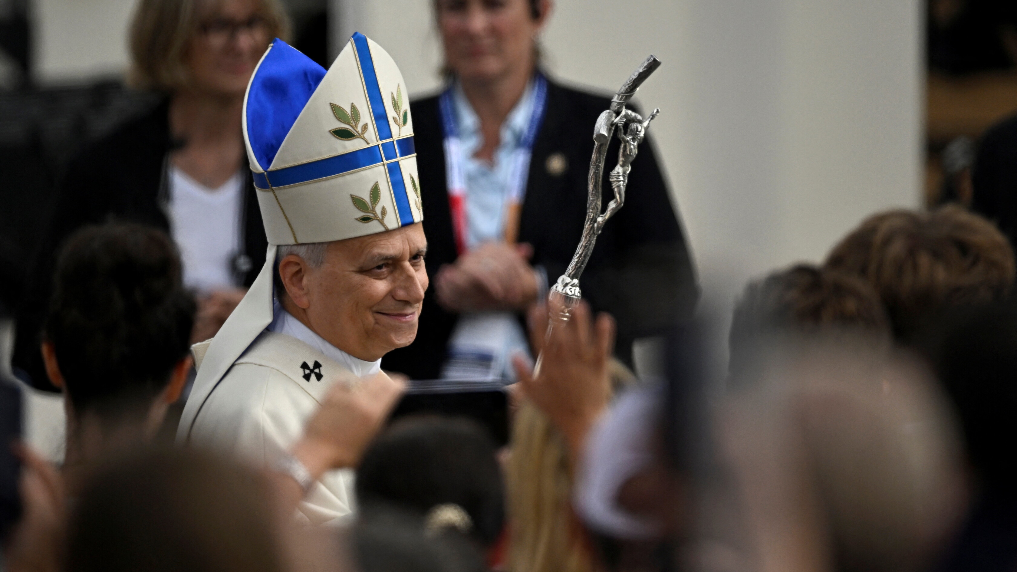 La messa del Papa in Place de la Concorde: "Non nascondete la fede, fatela traboccare"