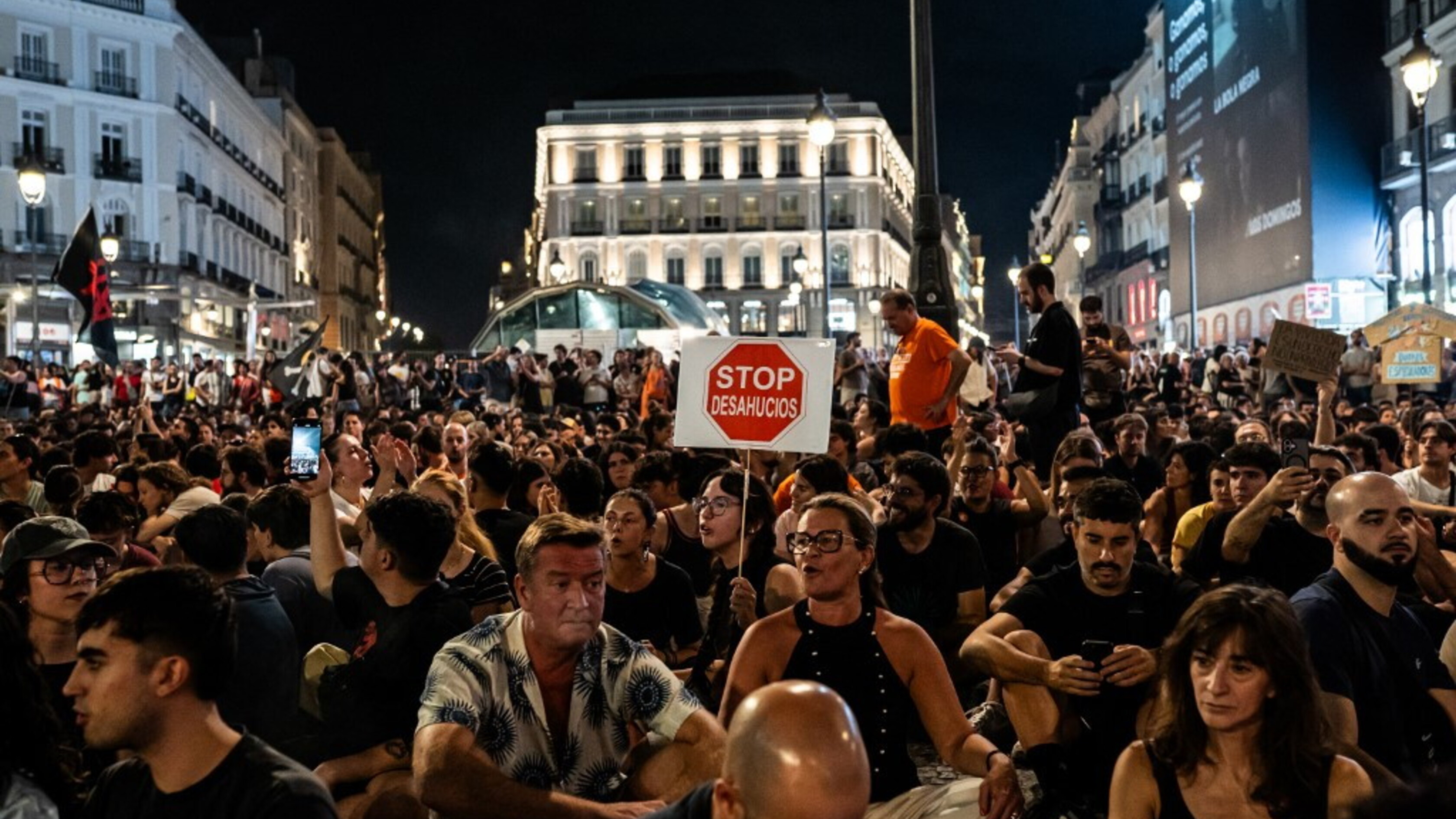 Sfrattata a 87 anni con l'affitto a 2.650 euro: a Madrid esplode la protesta