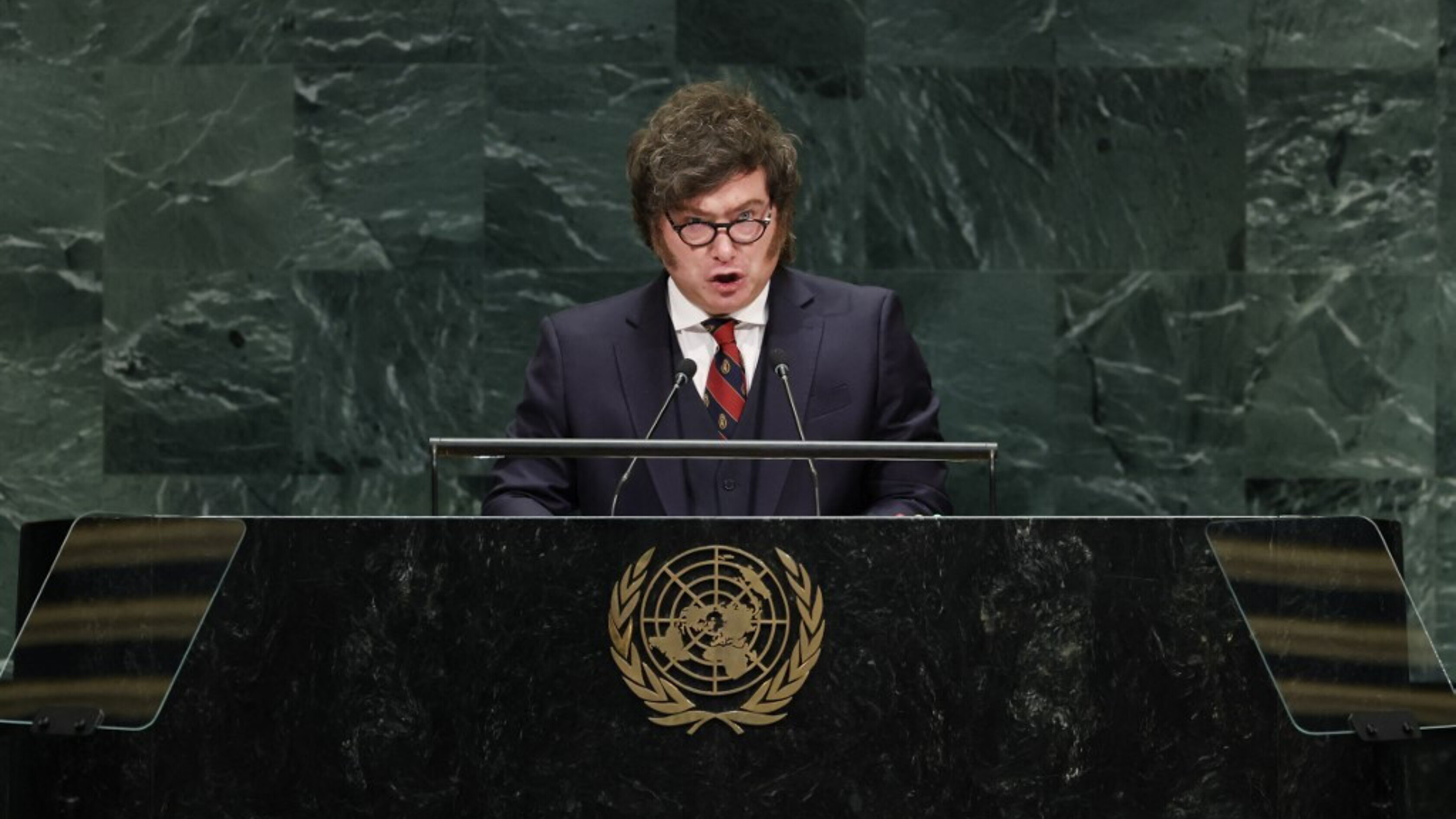 Ultimatum di Milei al Regno Unito: "Fermi le estrazioni alle Malvine in 15 giorni"