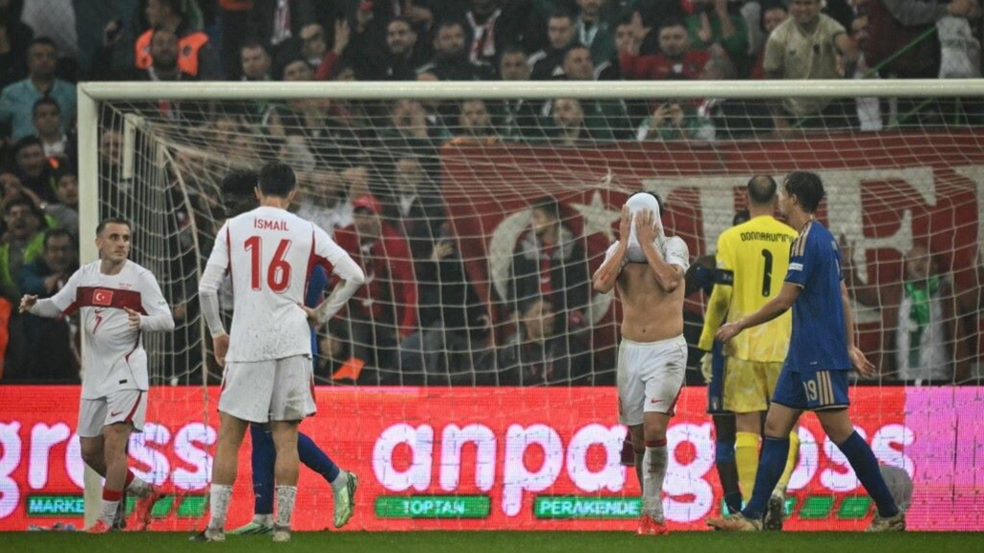 La parabola del calcio in Turchia, bufera sugli arbitri