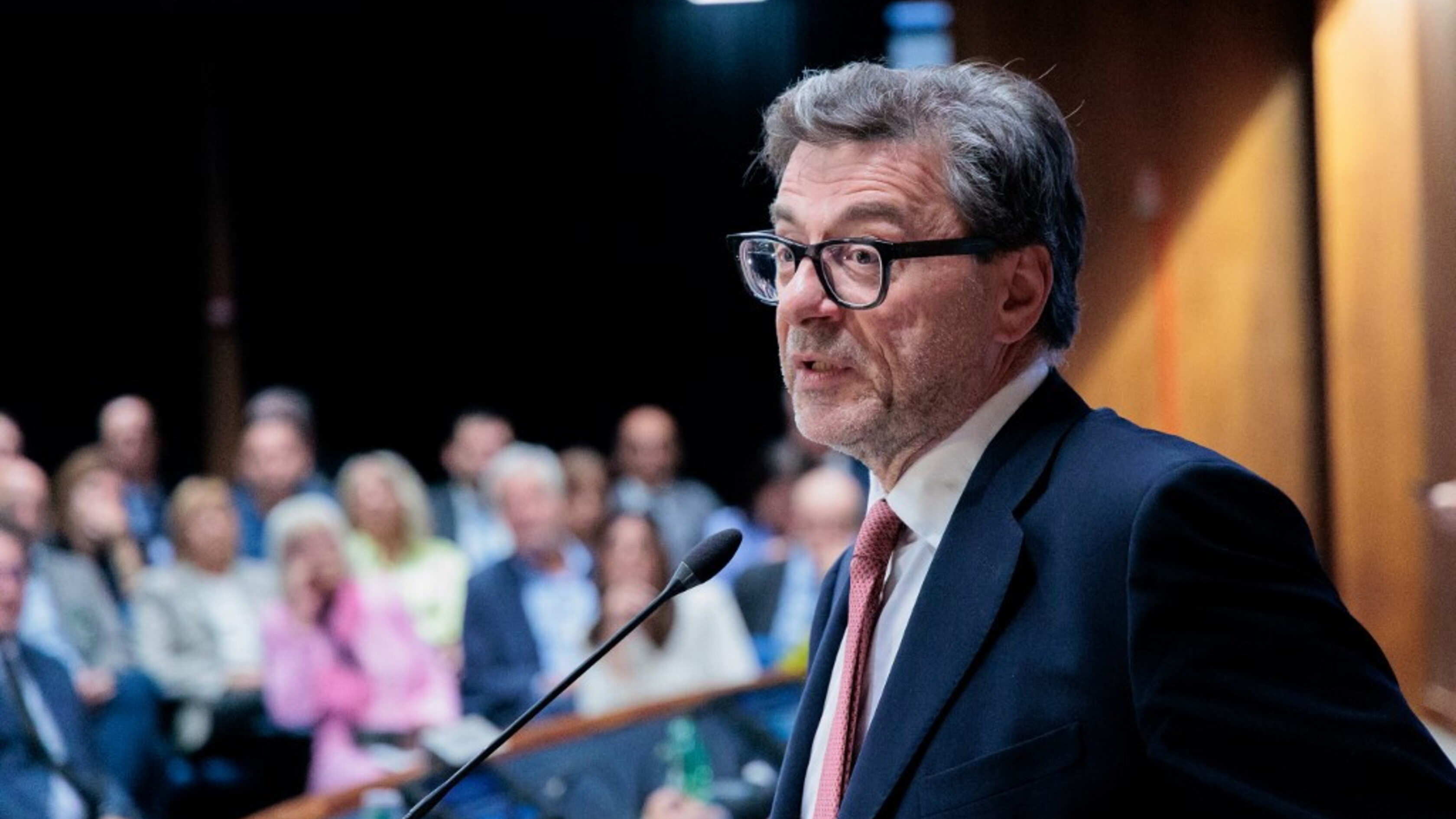 Manovra, attesa per le stime sul Pil. Le Regioni chiedono 18 miliardi in più per la sanità