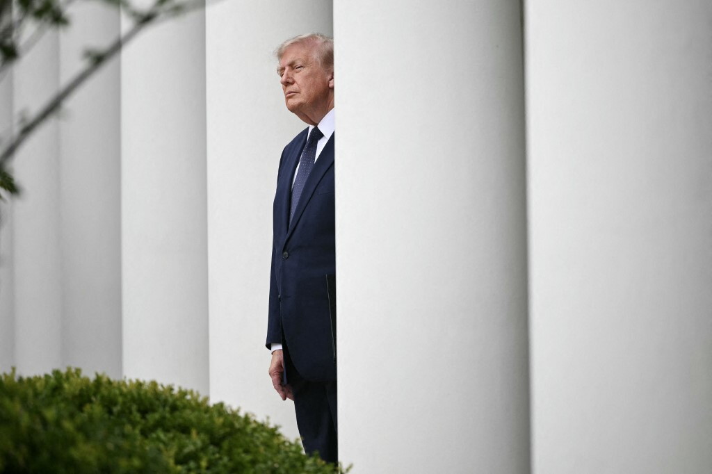 Trump ribattezza l’IA in SI e la Slovenia ringrazia