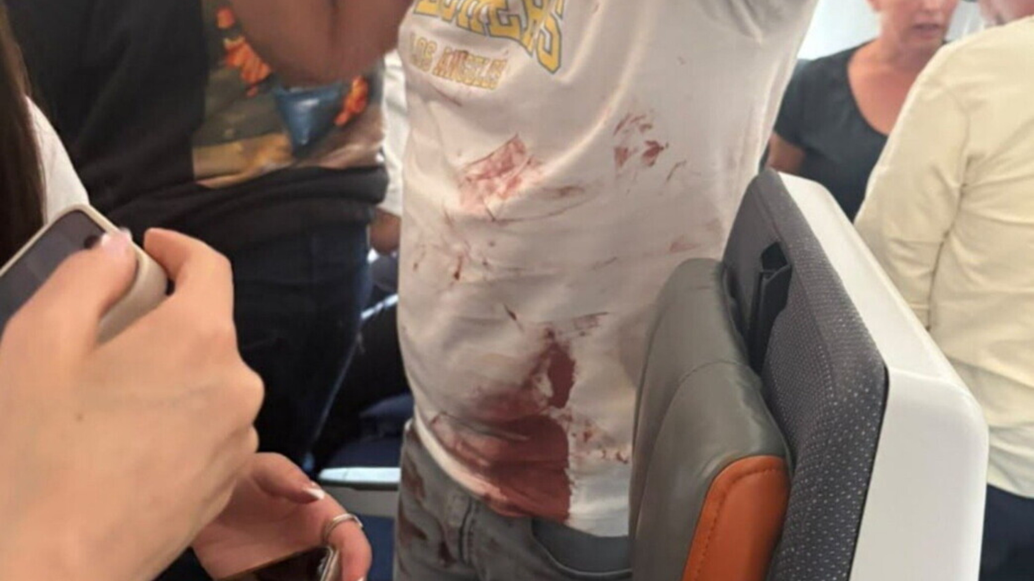 Tentato dirottamento su volo FlyDubai per Tel Aviv, passeggeri bloccano l'aggressore