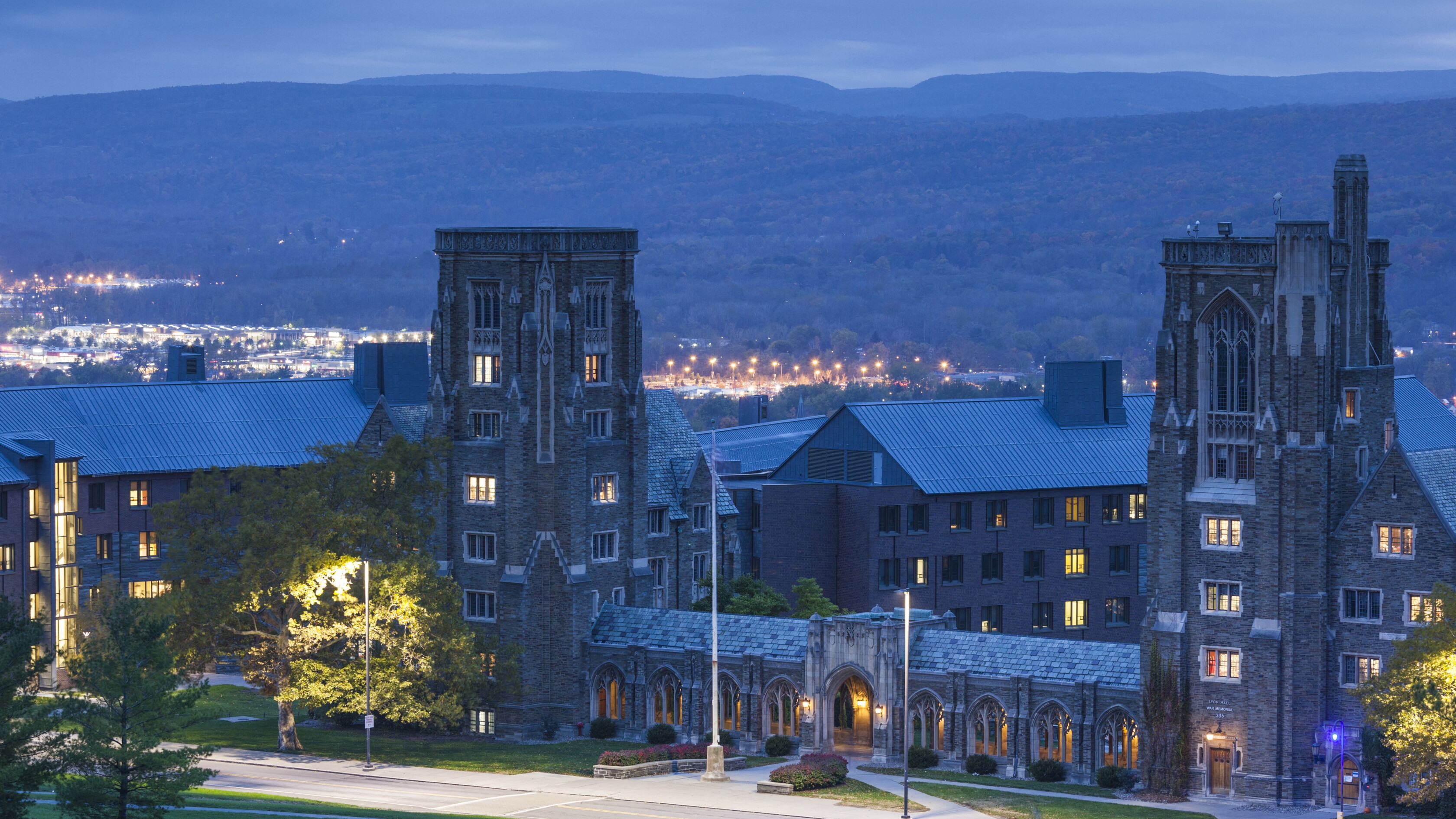 Cornell University, riaperta l'indagine sul presunto stupro di gruppo: spuntano chat