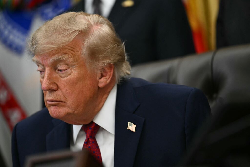 Trump si scaglia contro gli iraniani: "Forse li facciamo saltare in aria"