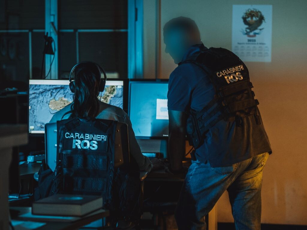 Odio razziale e mass shooting in chat, indagata una 22enne a Lecce