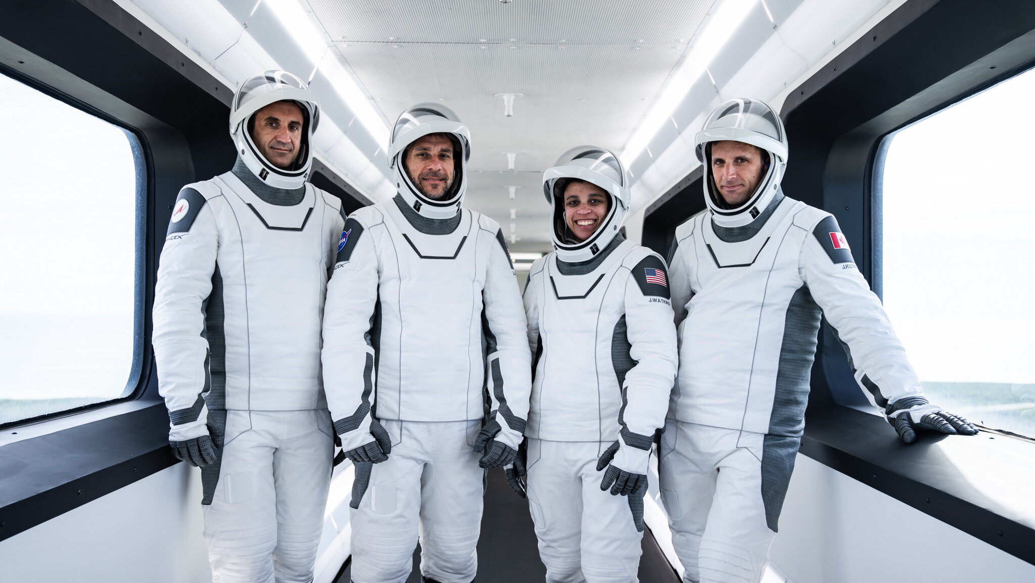 Le nuove tute di Space X per la missione Crew 13