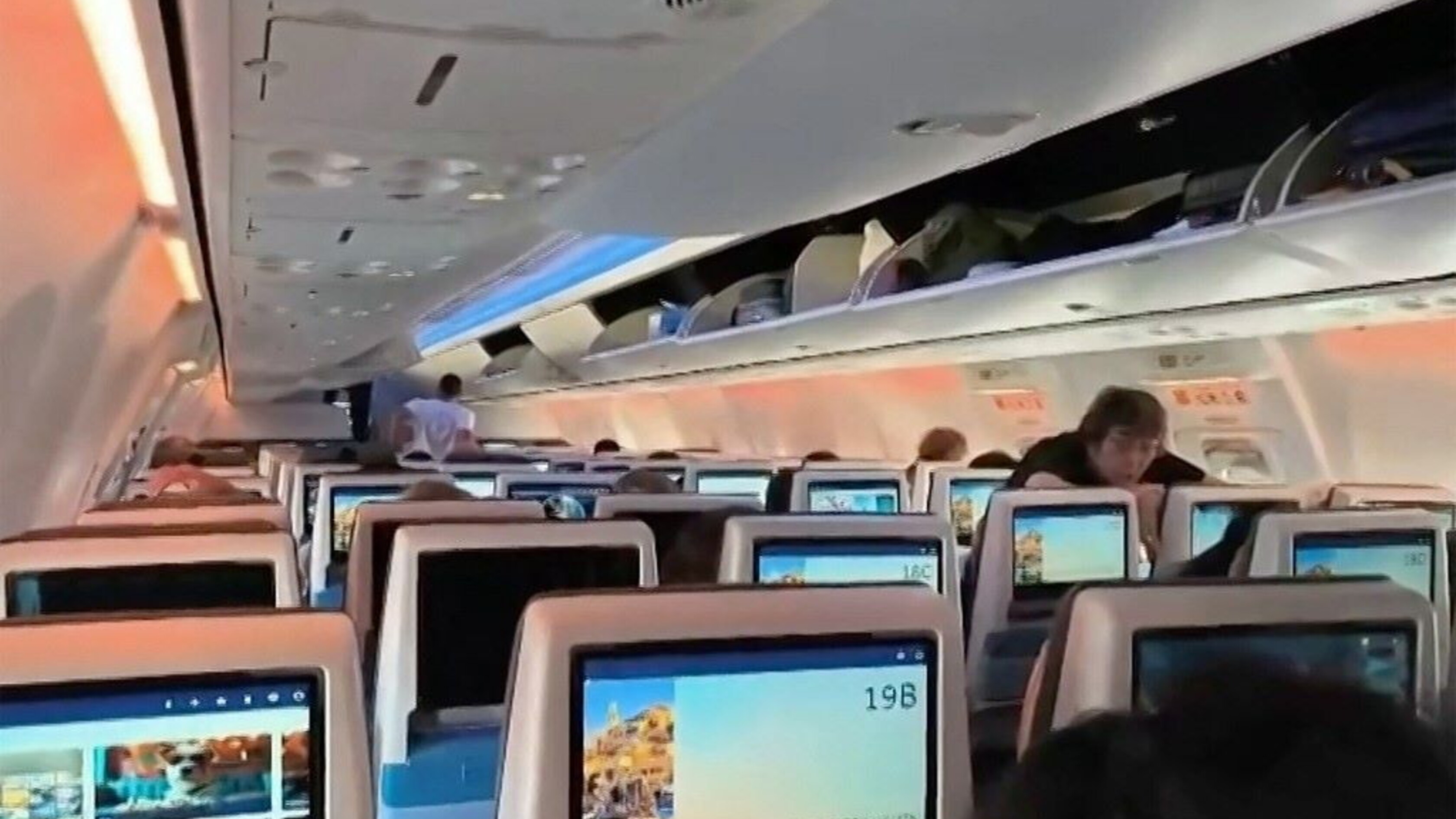 Volo Flydubai, il pilota aggredito: "Stavo crollando ma sono riuscito ad aprire la porta d...