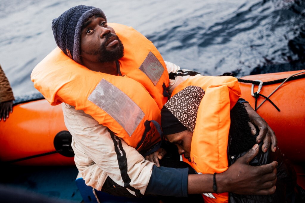 Migranti, meno arrivi nel 2026 ma più vittime. Aumentano i minori soli