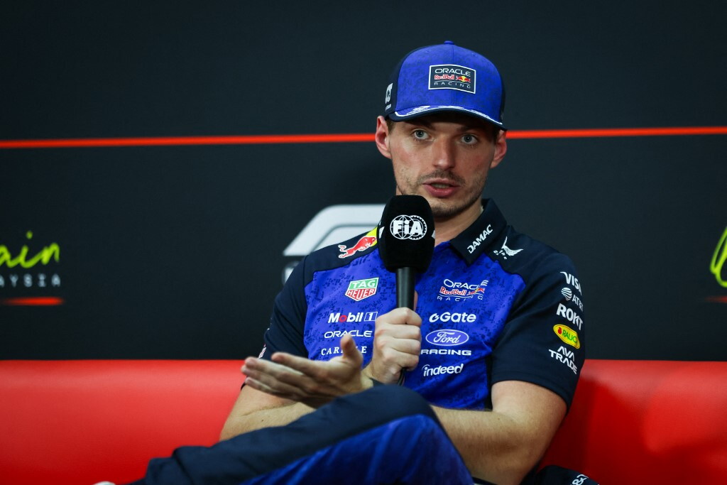 F1, Verstappen in pole in Bahrain. Ferrari in prima fila con Hamilton