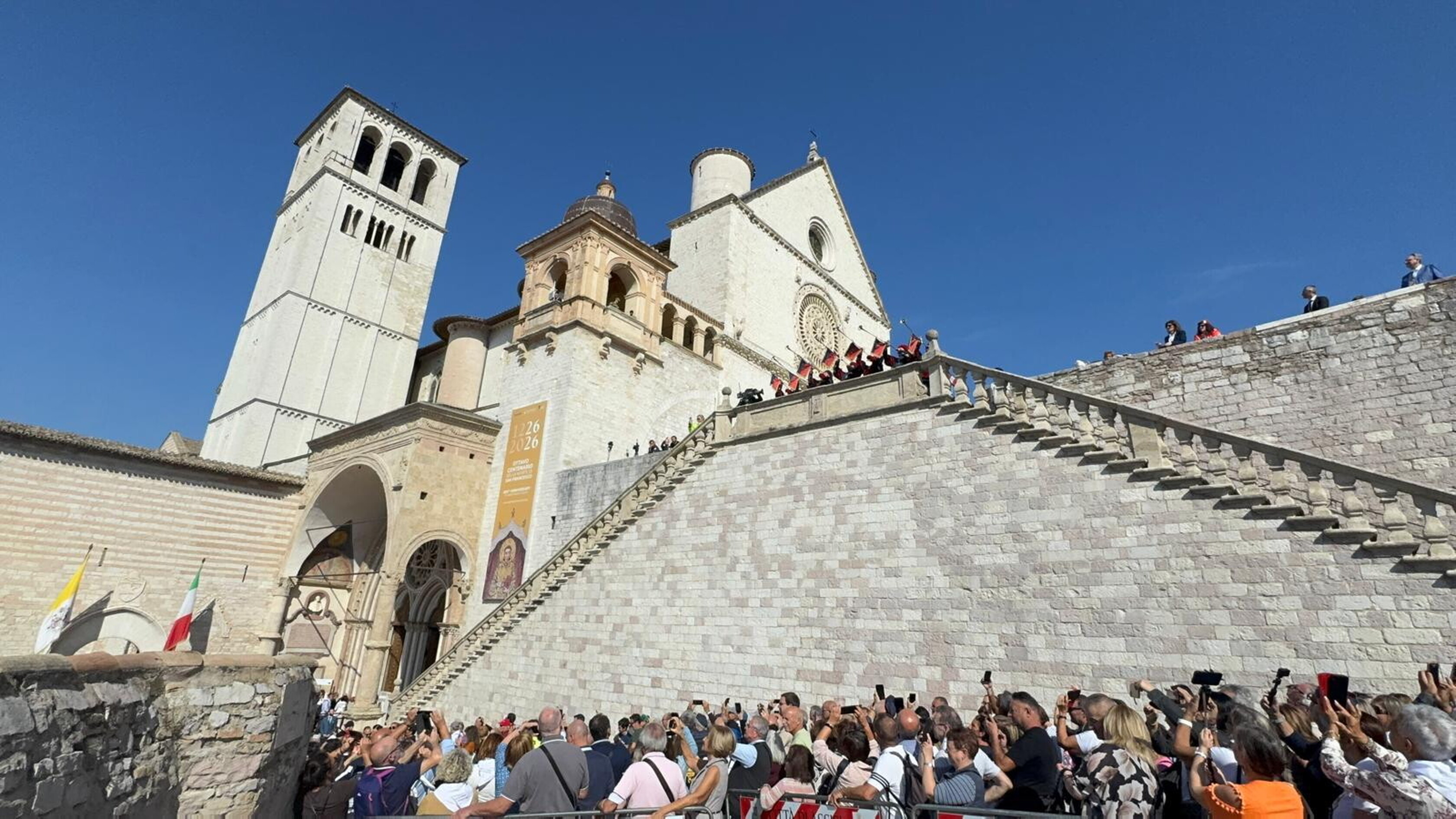 Mattarella ad Assisi: San Francesco indichi la via della pace