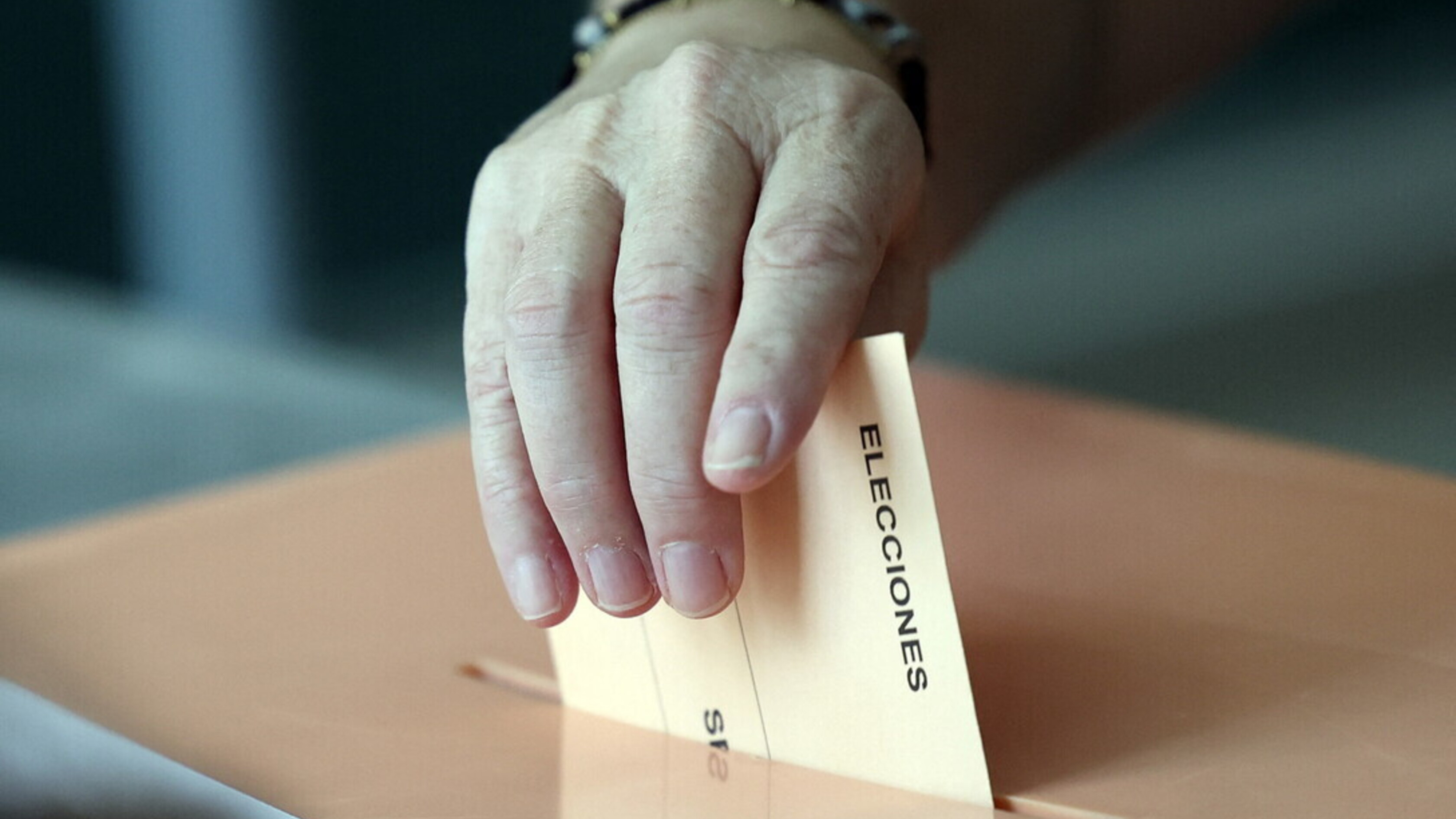 I sondaggi prevedono la vittoria dei Popolari e il boom di Vox