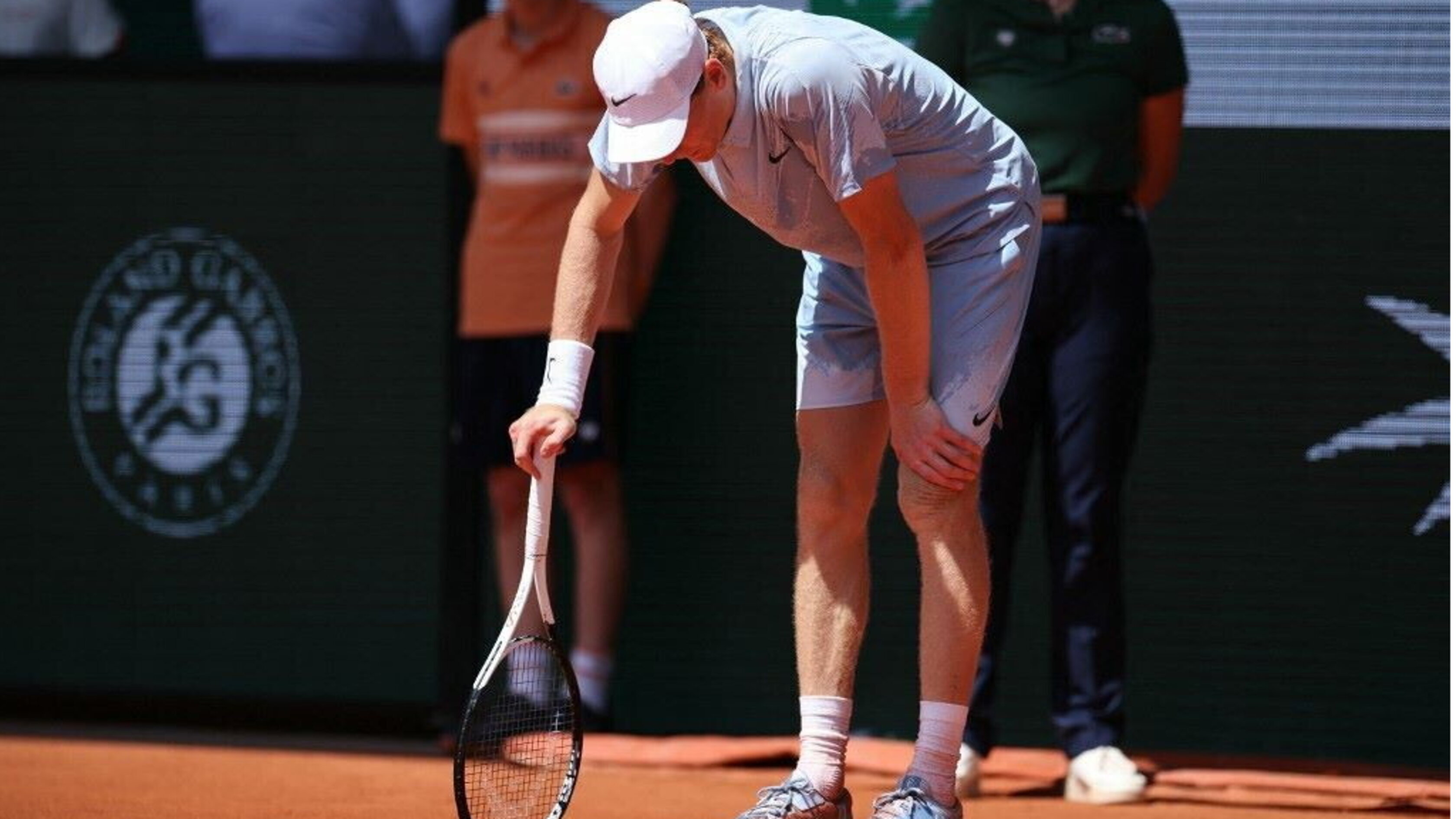 Sinner chiude la stagione 2026: stop per il ginocchio, salta le Atp Finals