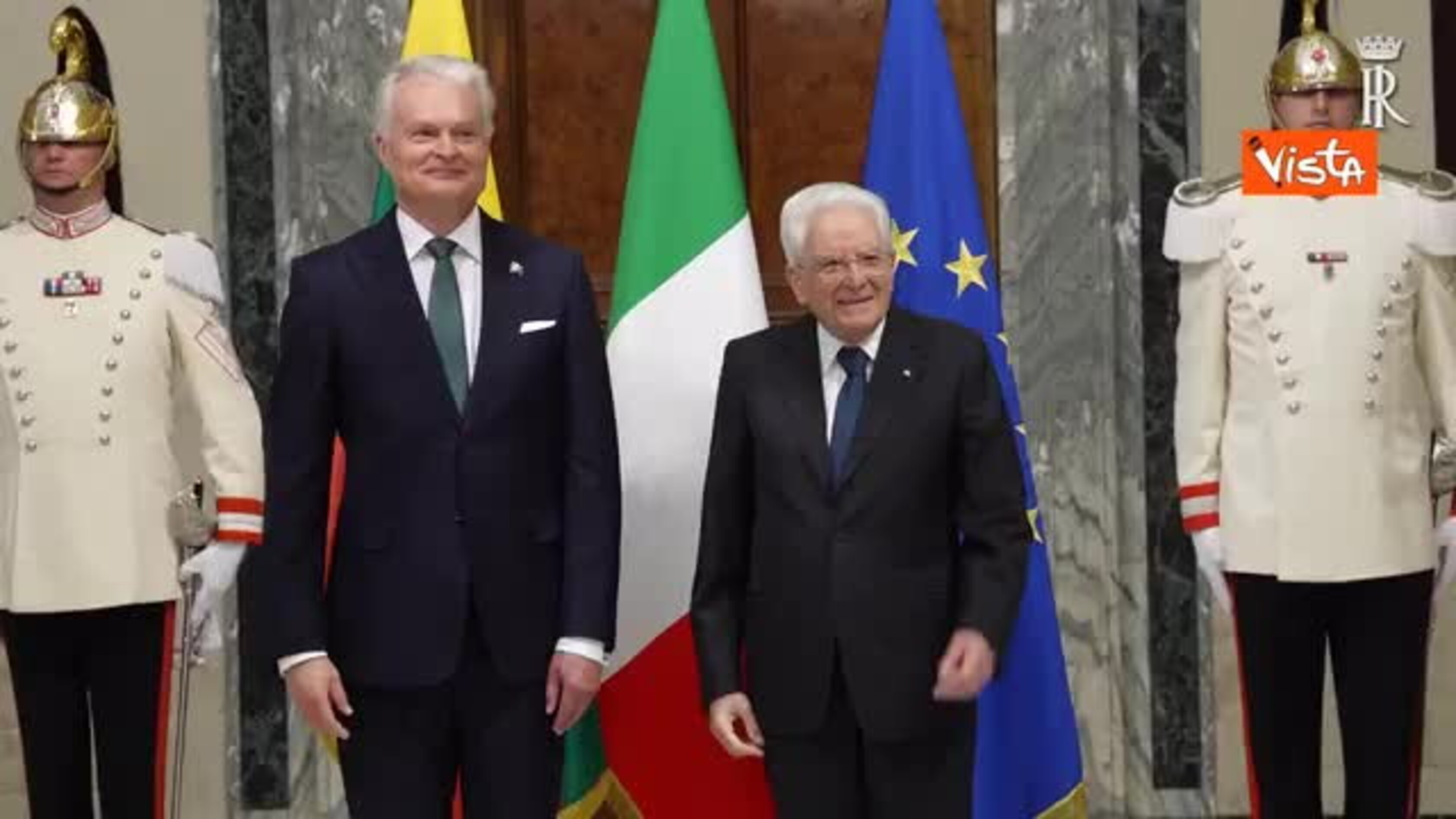 Meloni accoglie Nauseda a Chigi: "Sembri ancora più alto"