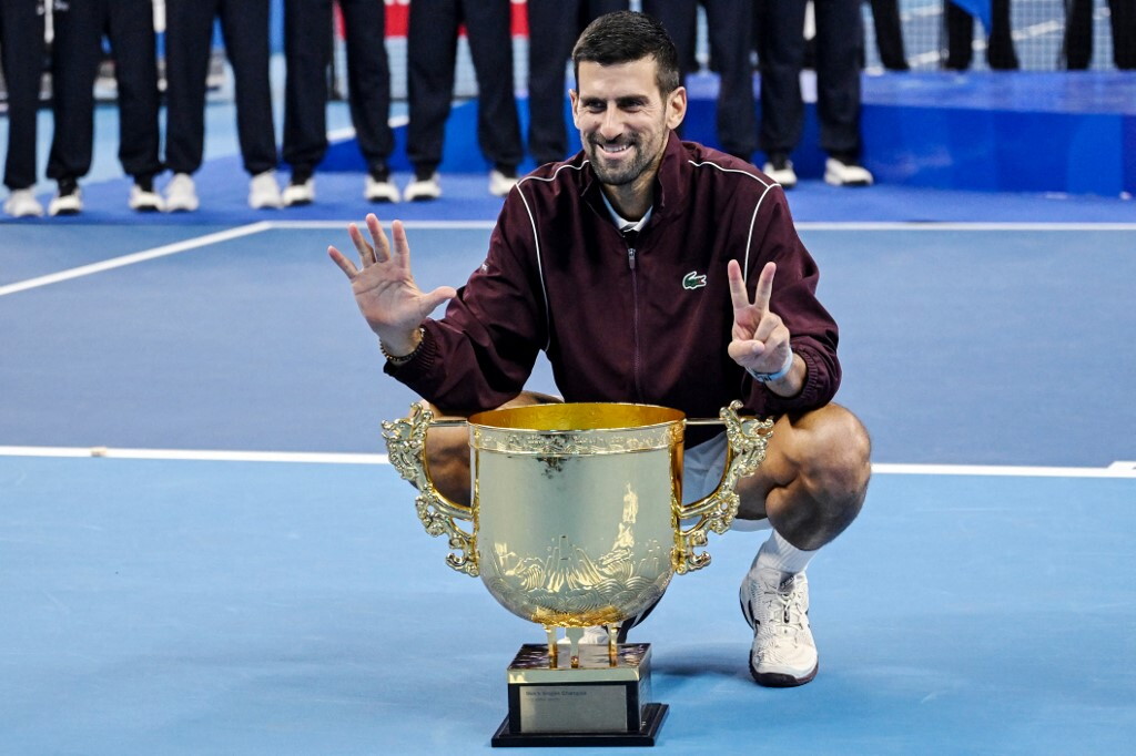 Djokovic vince il China Open: De Minaur si ritira in finale, 102° titolo per il serbo