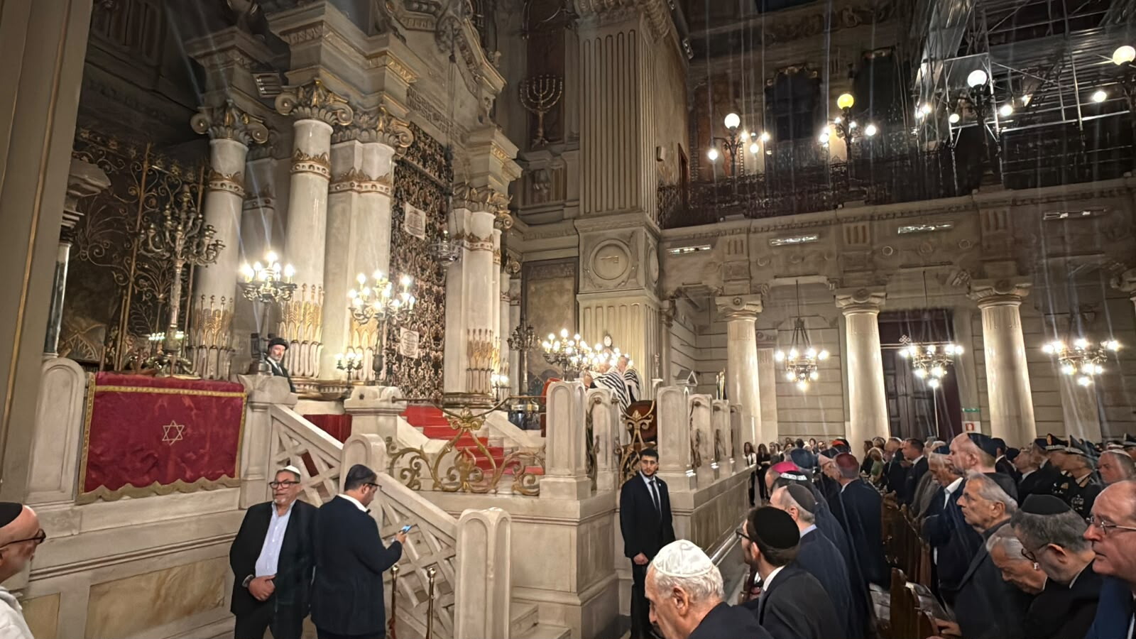 Il ricordo delle vittime del 7 ottobre con una cerimonia al Tempio Maggiore di Roma