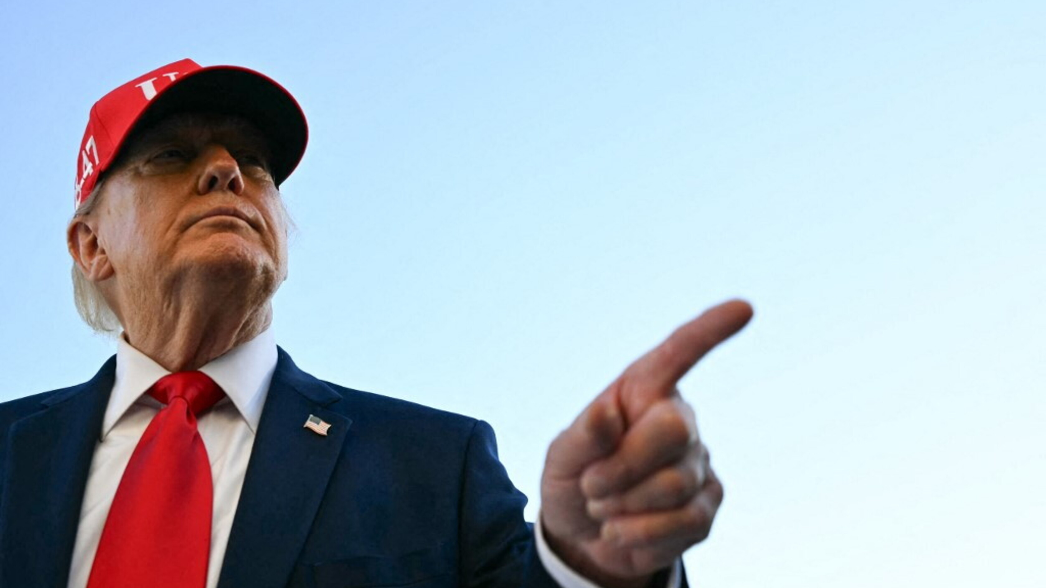 Trump avverte l'Iran: "Finiremo il lavoro, con le buone o con le cattive"