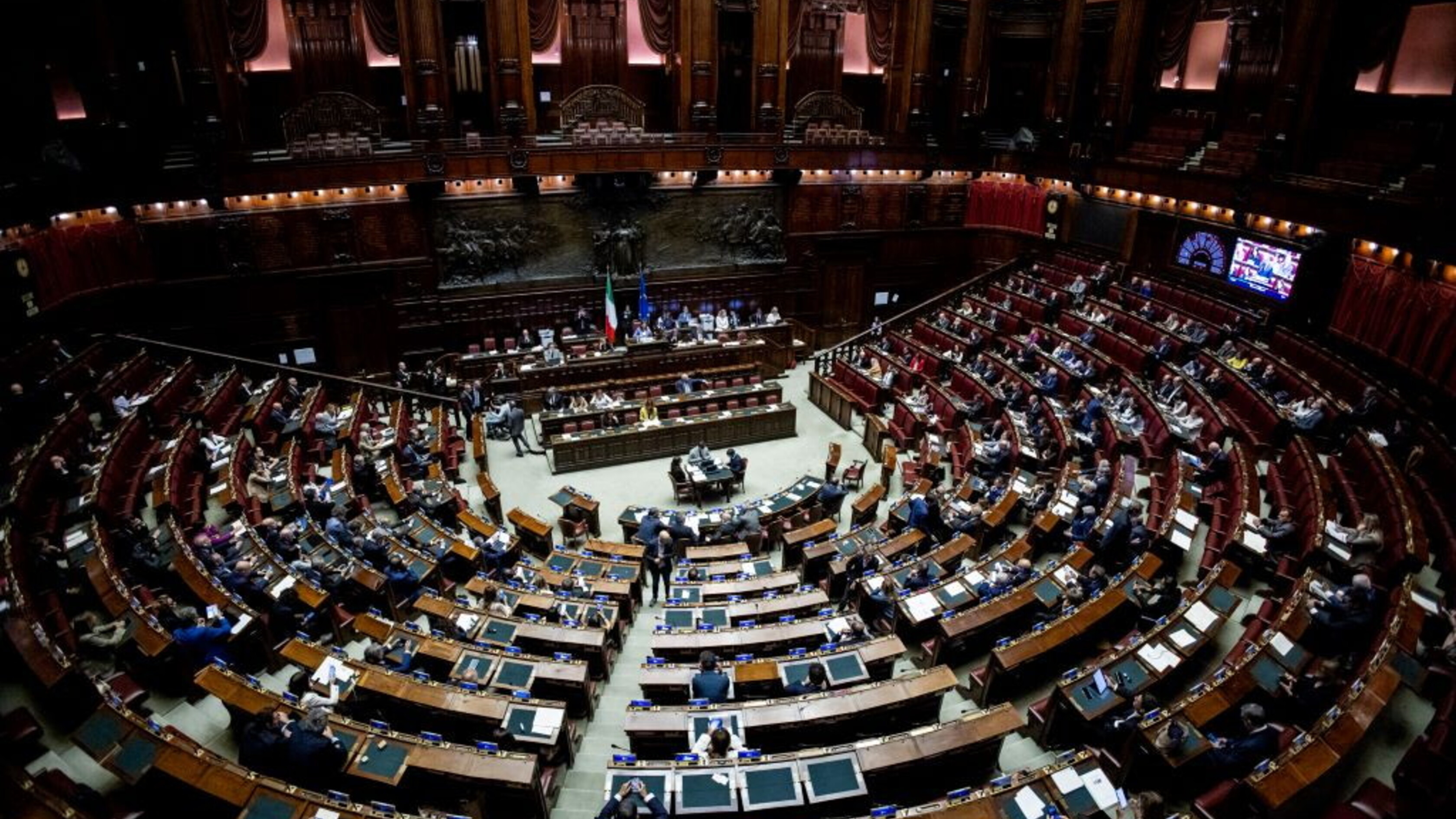 Legge elettorale, la Camera approva la terza fiducia: voto finale atteso giovedì