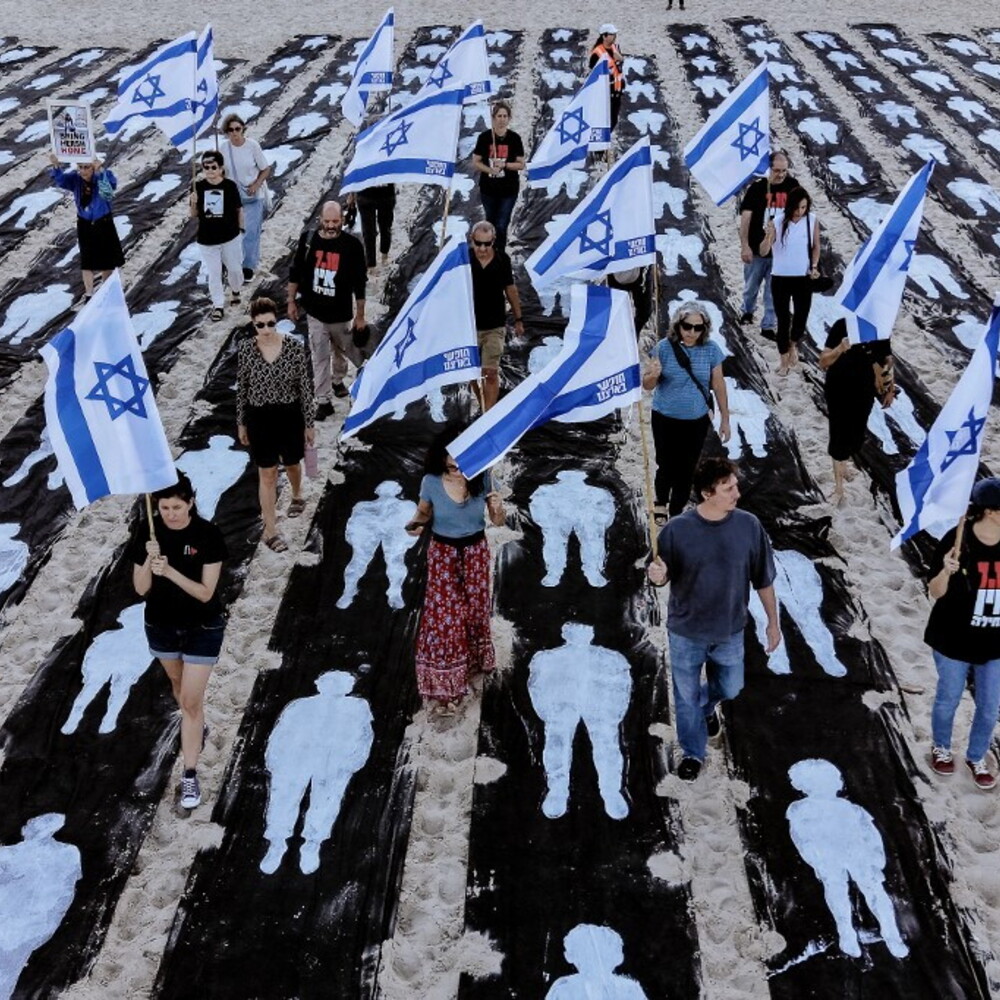 Copertina: Il dolore di Israele diventa anche rabbia e protesta