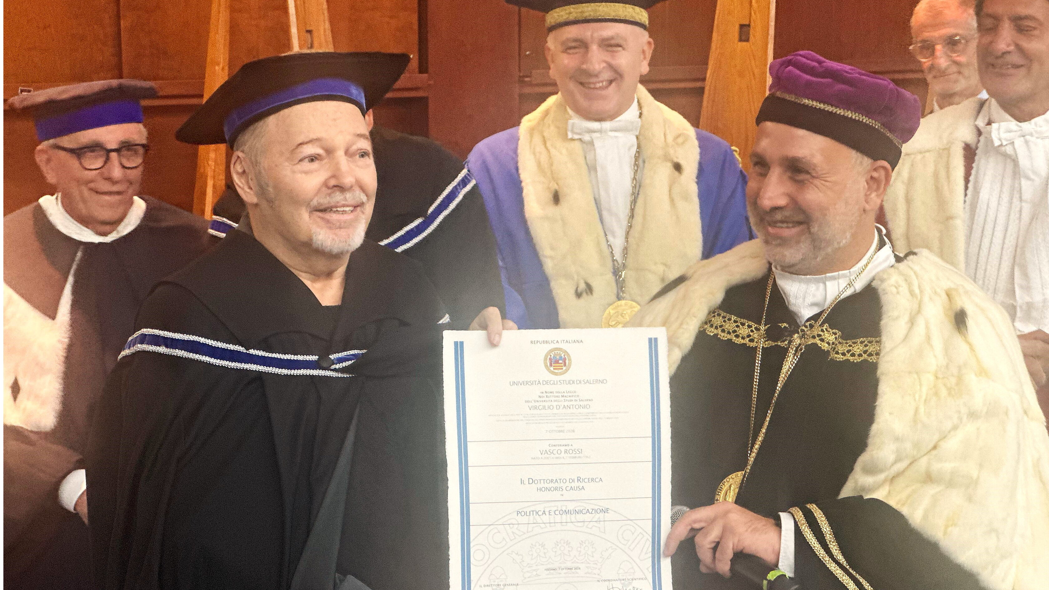 Vasco Rossi dottore honoris causa a Salerno: "Le parole arma potente"