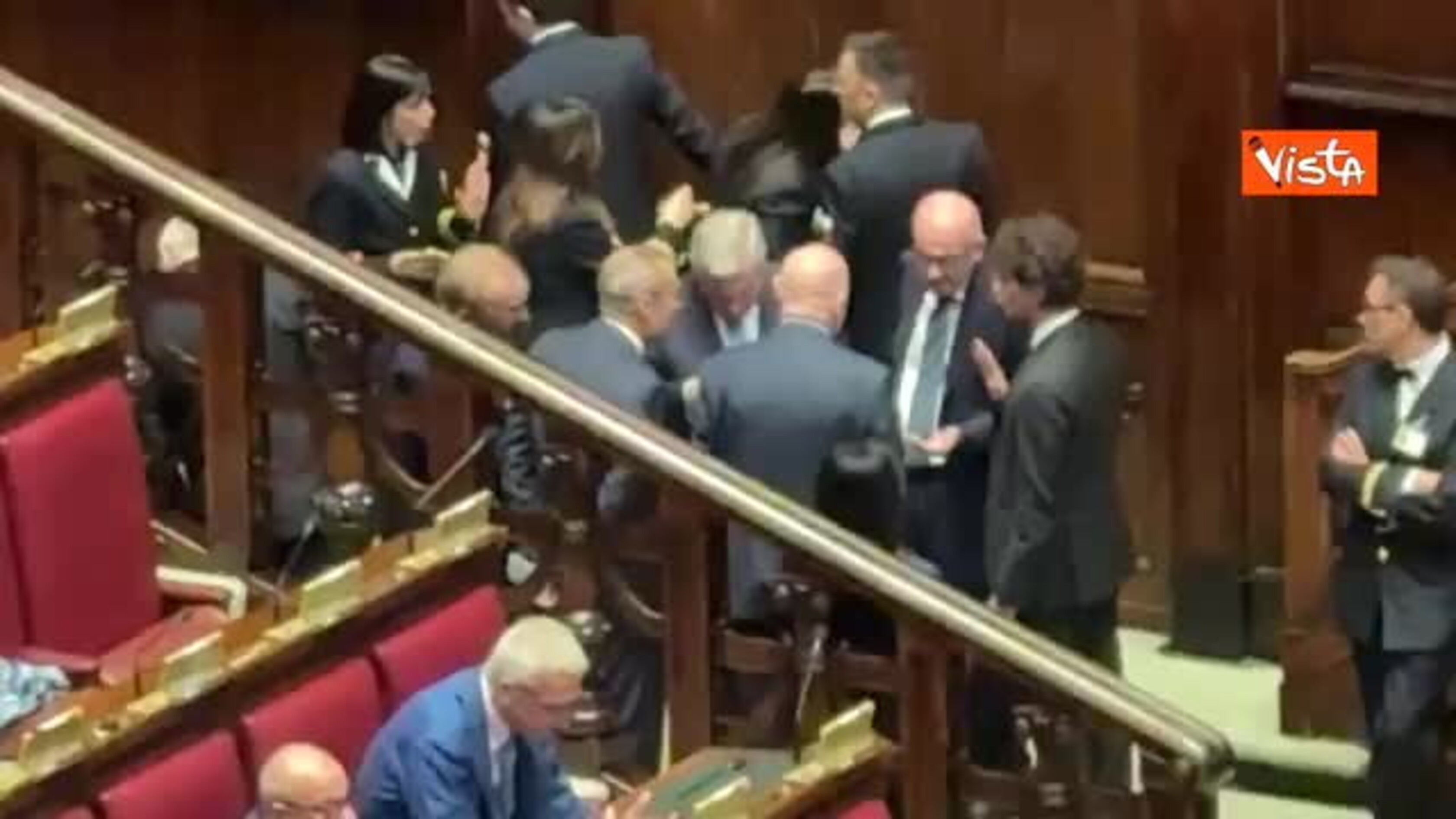 Conciliabolo Tajani-Sisto-Nordio-Bignami in Aula sulla legge elettorale