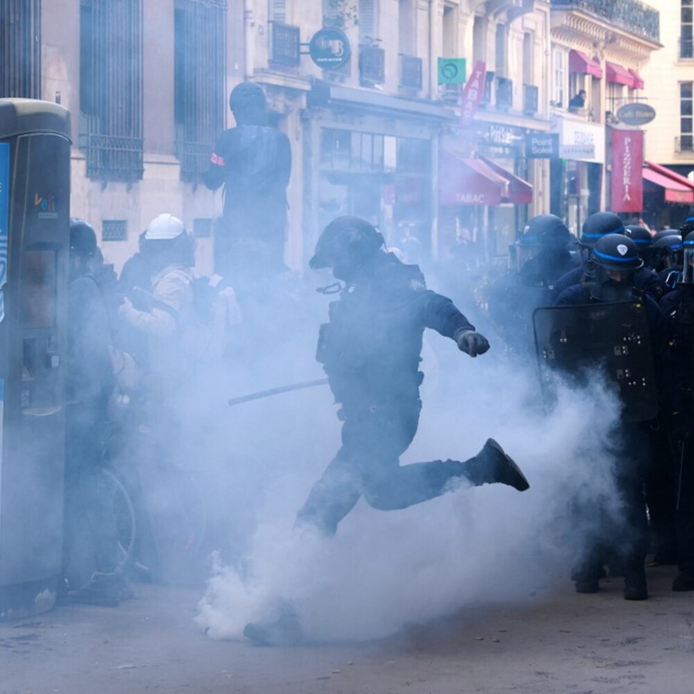 Copertina: Nuova giornata di proteste studentesche in Francia: 504 fermati e 48 agenti feriti