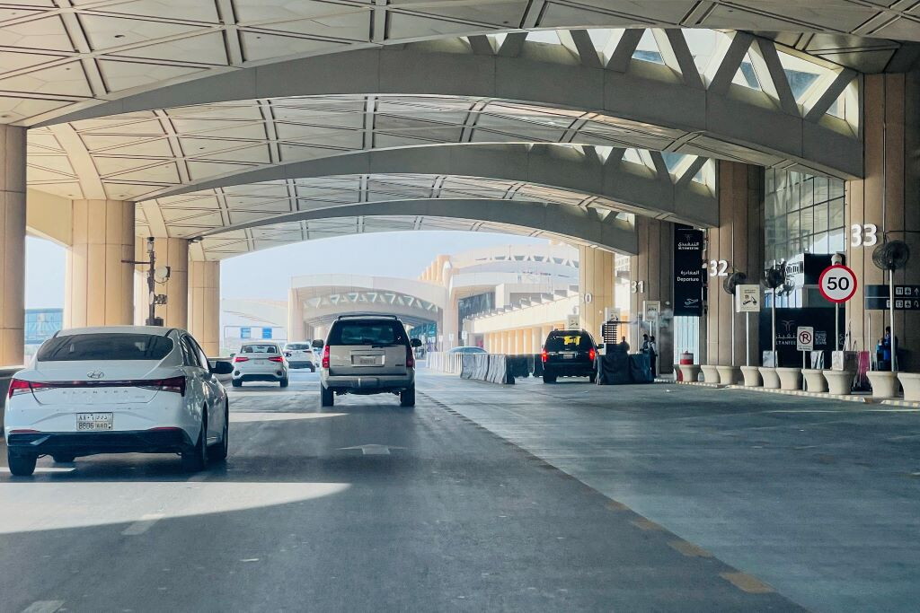 Arabia Saudita: forte esplosione all'aeroporto di Riad, evacuazione in corso