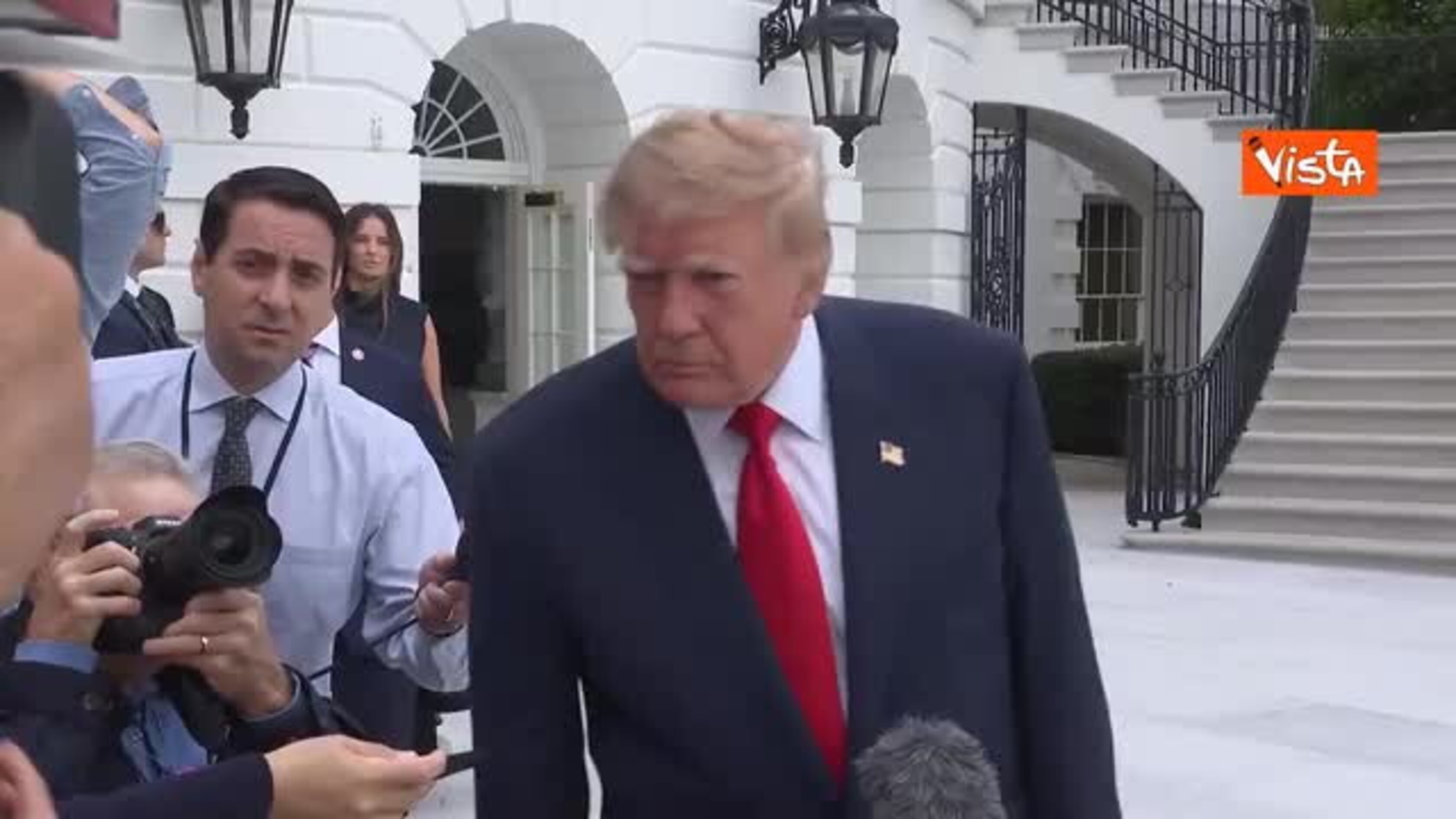 Trump attacca Zelensky: "Kiev vada al voto, serve un nuovo leader"