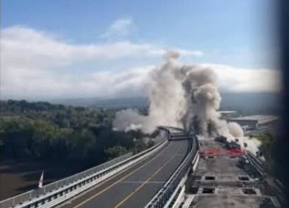 La spettacolare demolizione di 13 campate del viadotto Tevere
