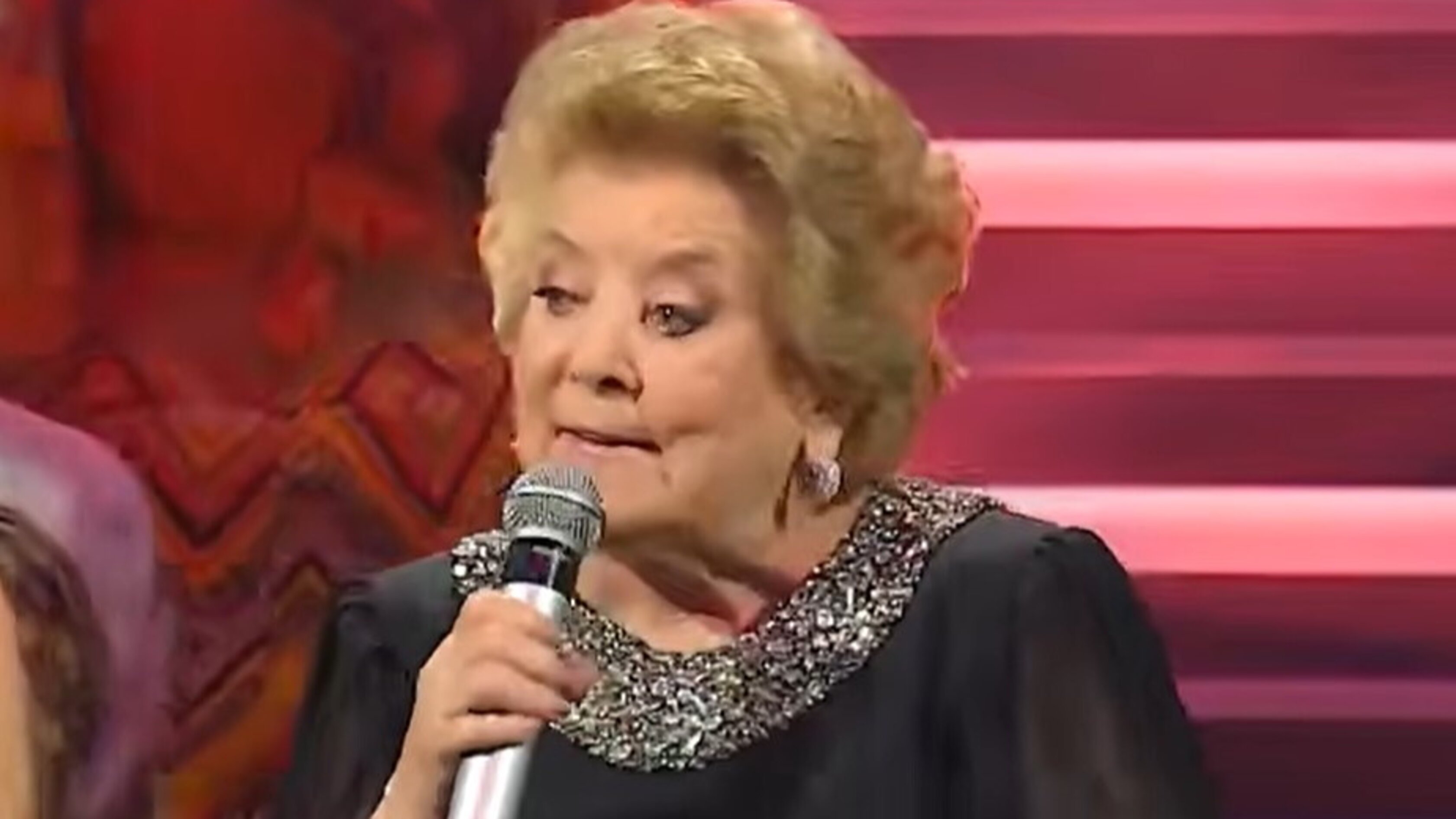 Addio a Wilma De Angelis, cantante e pioniera della cucina in tv, morta a 96 anni