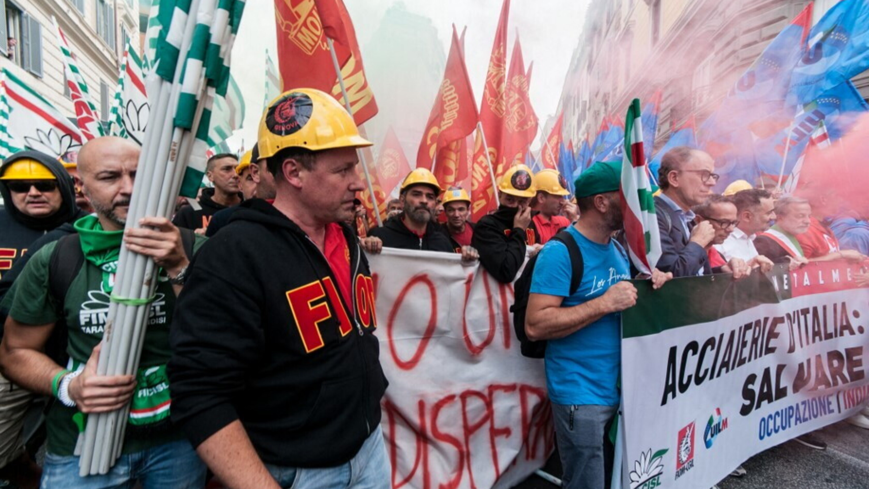 Ex Ilva, sciopero di 24 ore in tutti i siti: presidi a Taranto e Genova