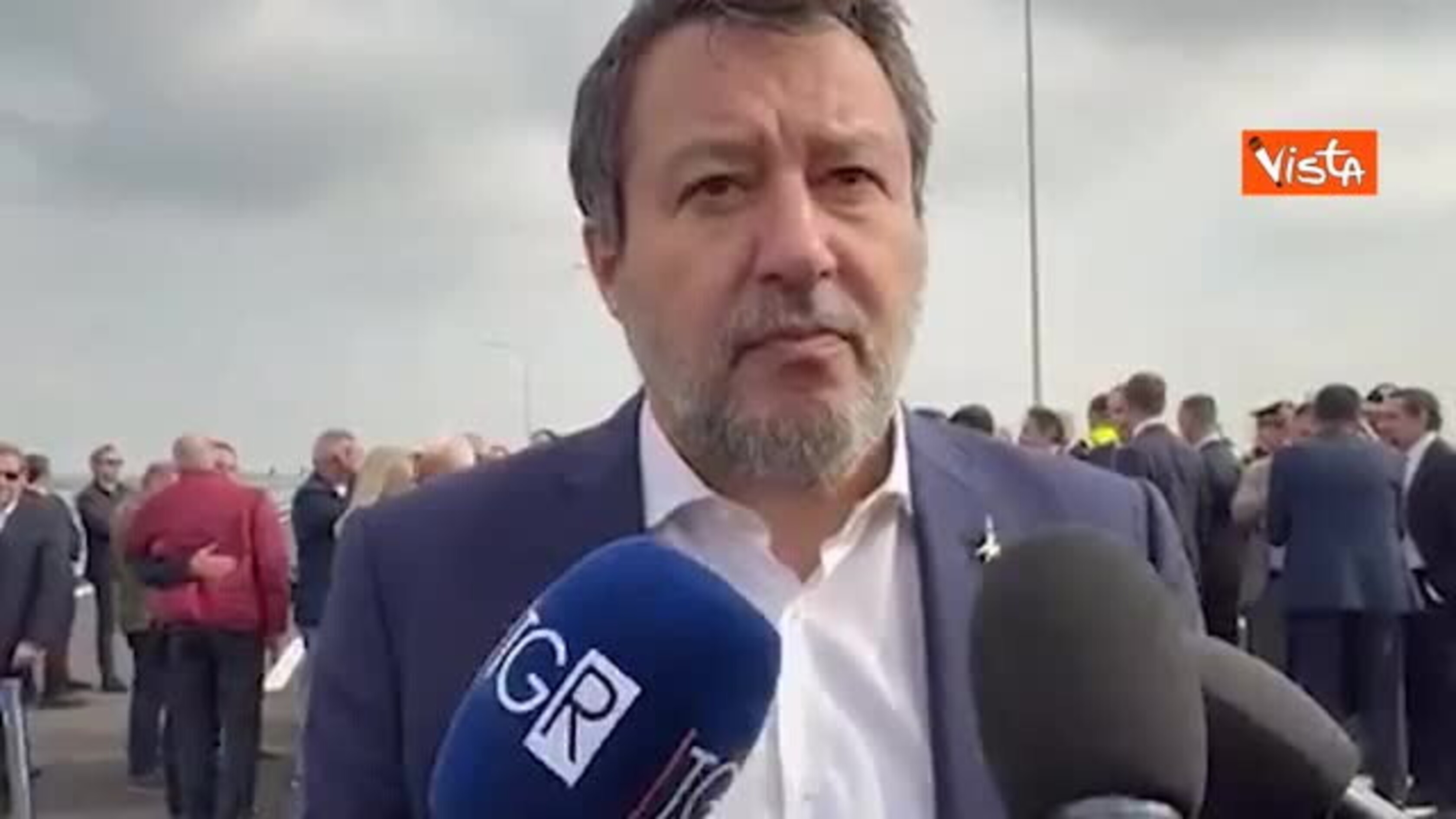 Salvini: Utili straordinari delle banche vanno tassati, quei soldi aiutano gli italiani