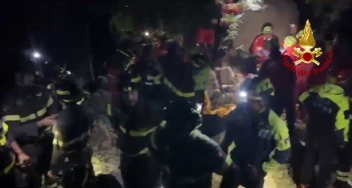 Speleologo bloccato nella grotta in Sardegna, corsa contro il tempo per salvare il 31enne [VIDEO]