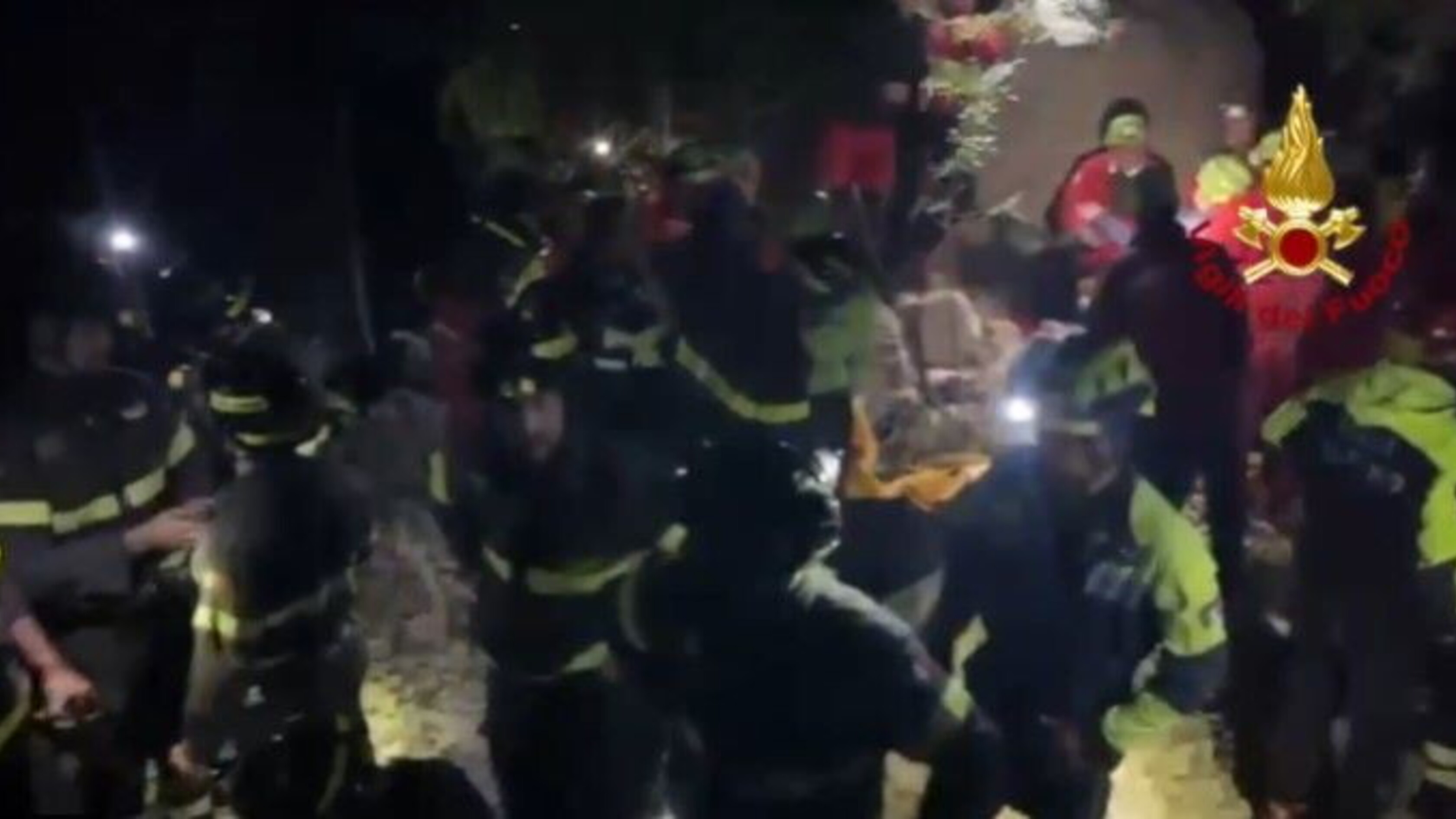 Speleologo estratto vivo dopo 26 ore nella grotta in Sardegna