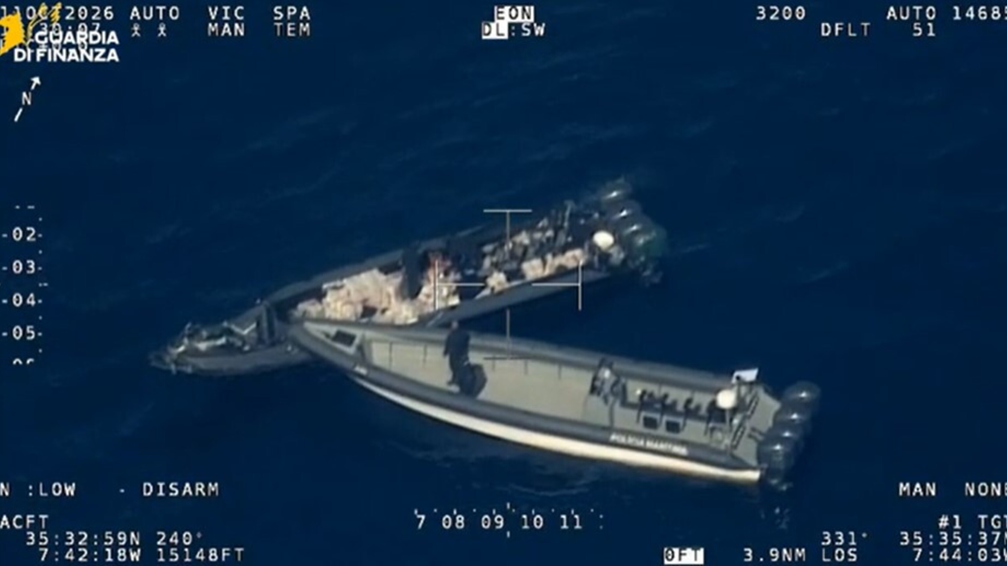 Inseguimento da film sull'Atlantico, bloccato 'go-fast' con 3,7 tonnellate di cocaina [VIDEO]