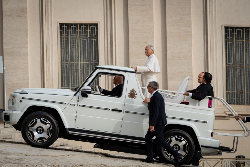 Papa Leone atteso al Gemelli per l'intervento al polmone, udienze sospese fino al 20 ottobre