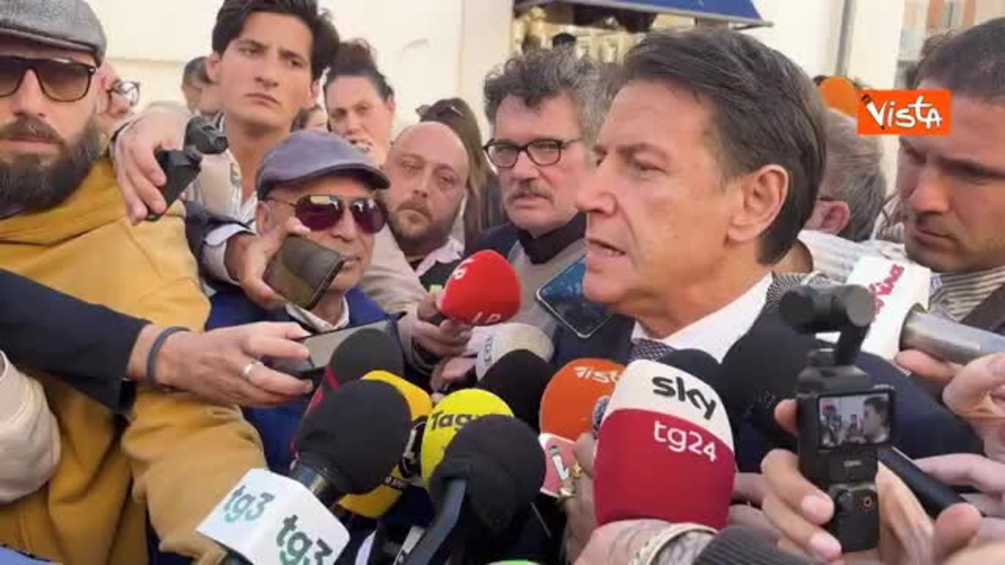 Conte su manovra: Con le armi gli italiani non mangiano, risorse vadano a sanità e istruzione