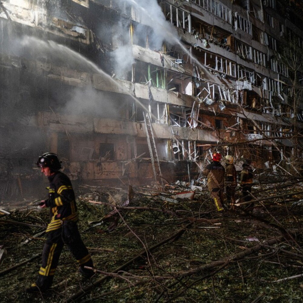 Anteprima: Missili balistici su Kiev, morti e feriti. Mosca: massiccio attacco alle strutture energe…