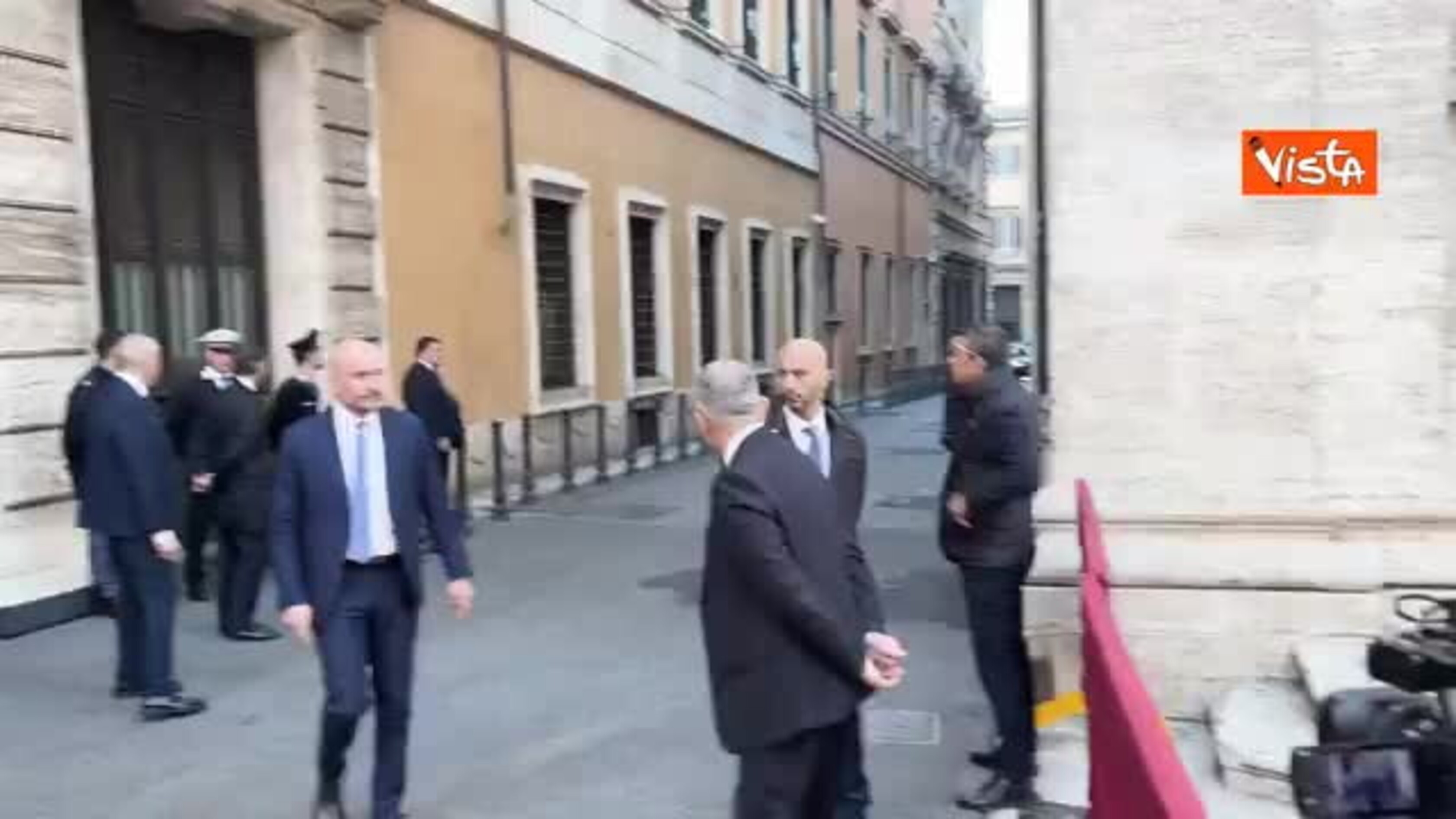 Meloni al Senato: intesa di Trump sul gasolio russo "molto rischiosa", "legittima Mosca"