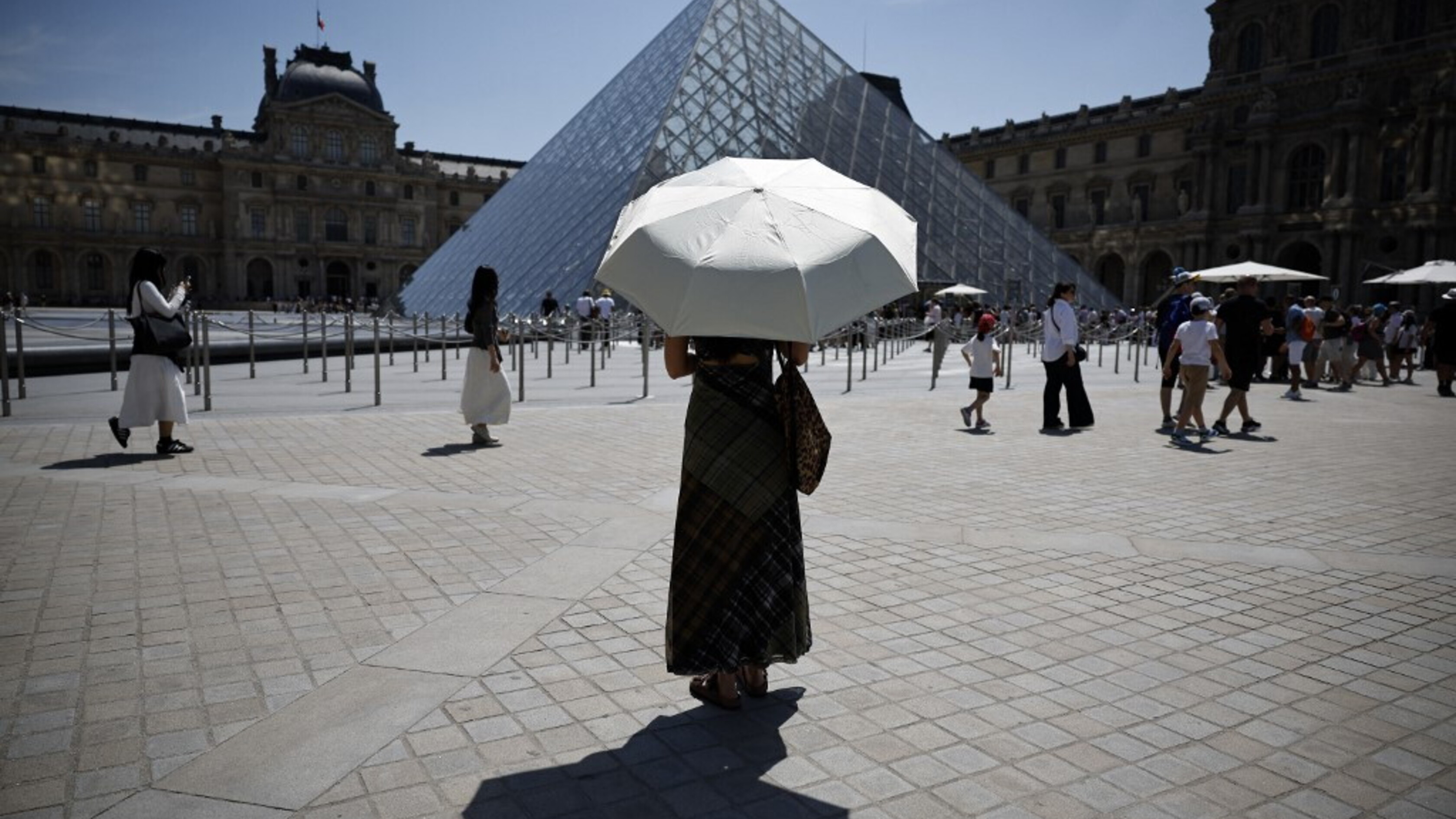 Il Louvre senza una ristrutturazione rischia la chiusura