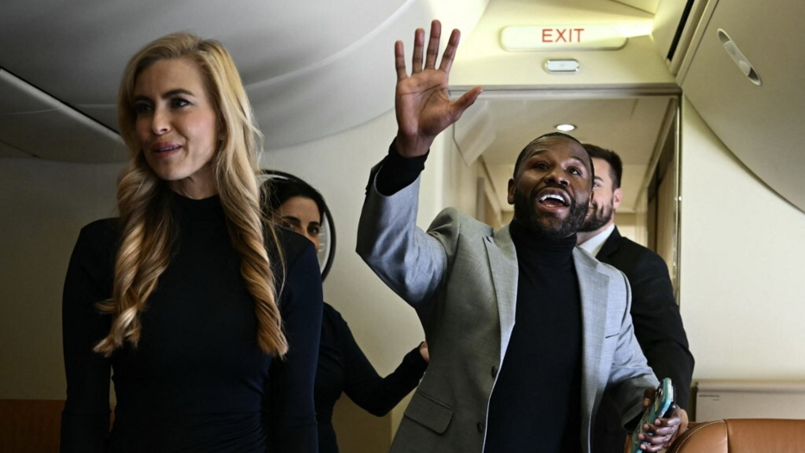 Mayweather con Trump a Las Vegas: l'ex pugile sostiene il presidente