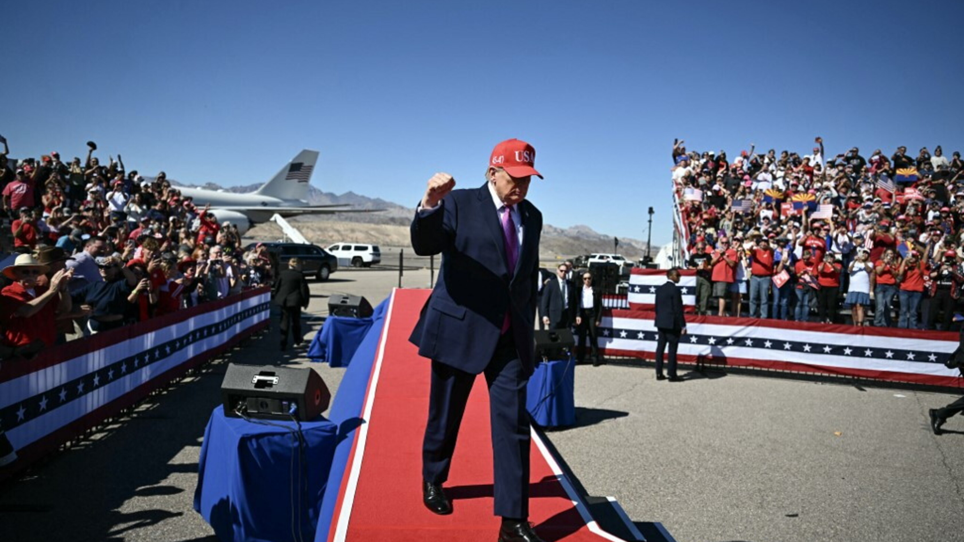 Trump sull'Iran: "I loro leader sono morti. Non so più con chi trattare". Affondata nave s...