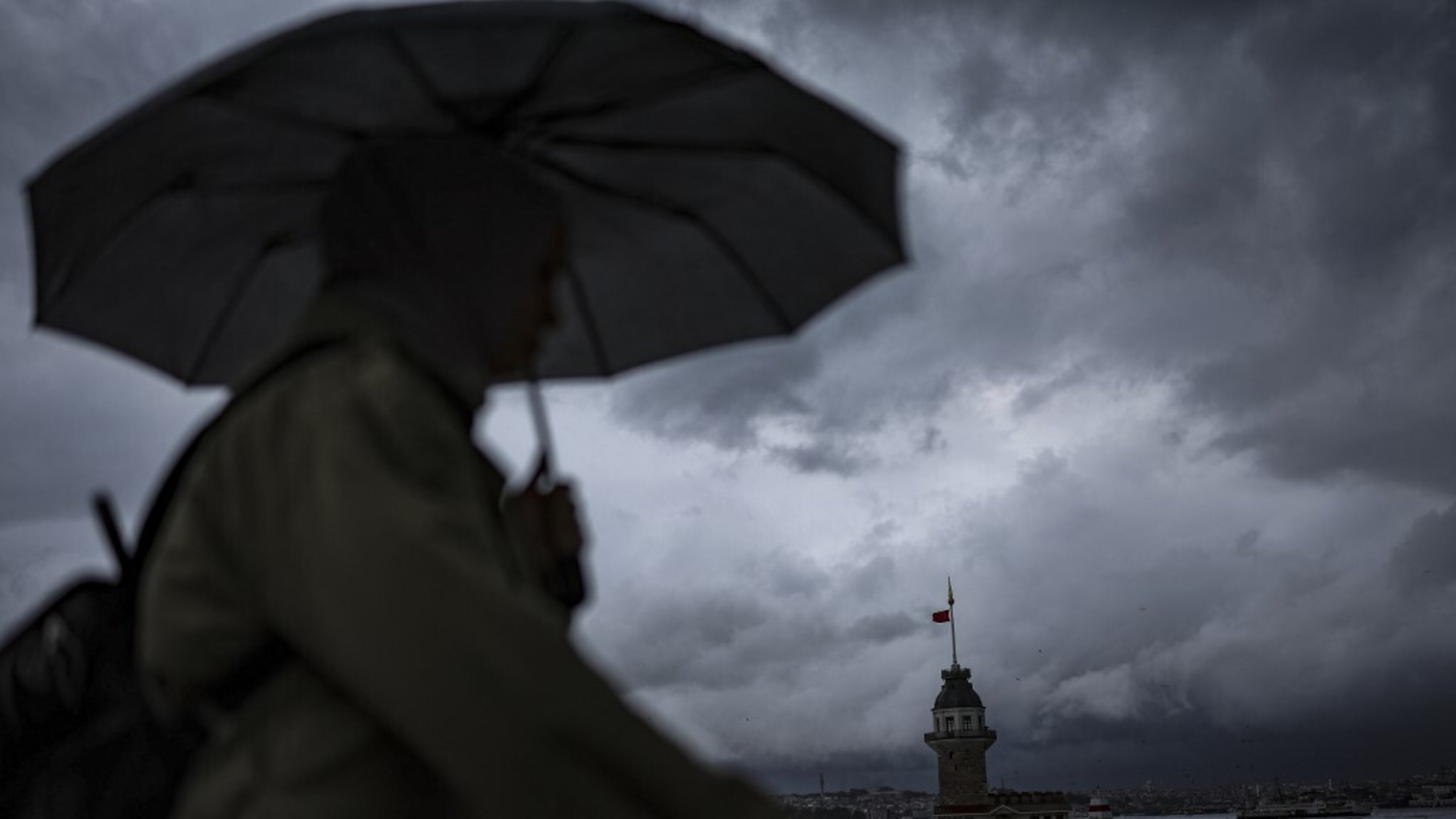 Maltempo a Istanbul: 14enne folgorato, città allagata e scuole chiuse