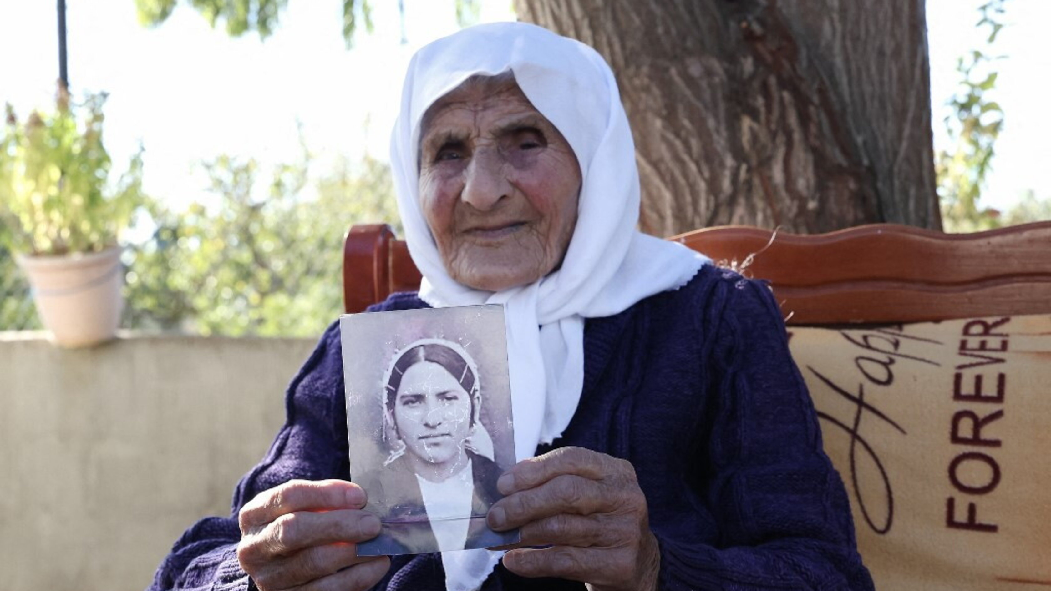 Ha 117 anni e non è mai stata dal medico: "Il mio segreto? Zero farmaci e basilico in tasca"