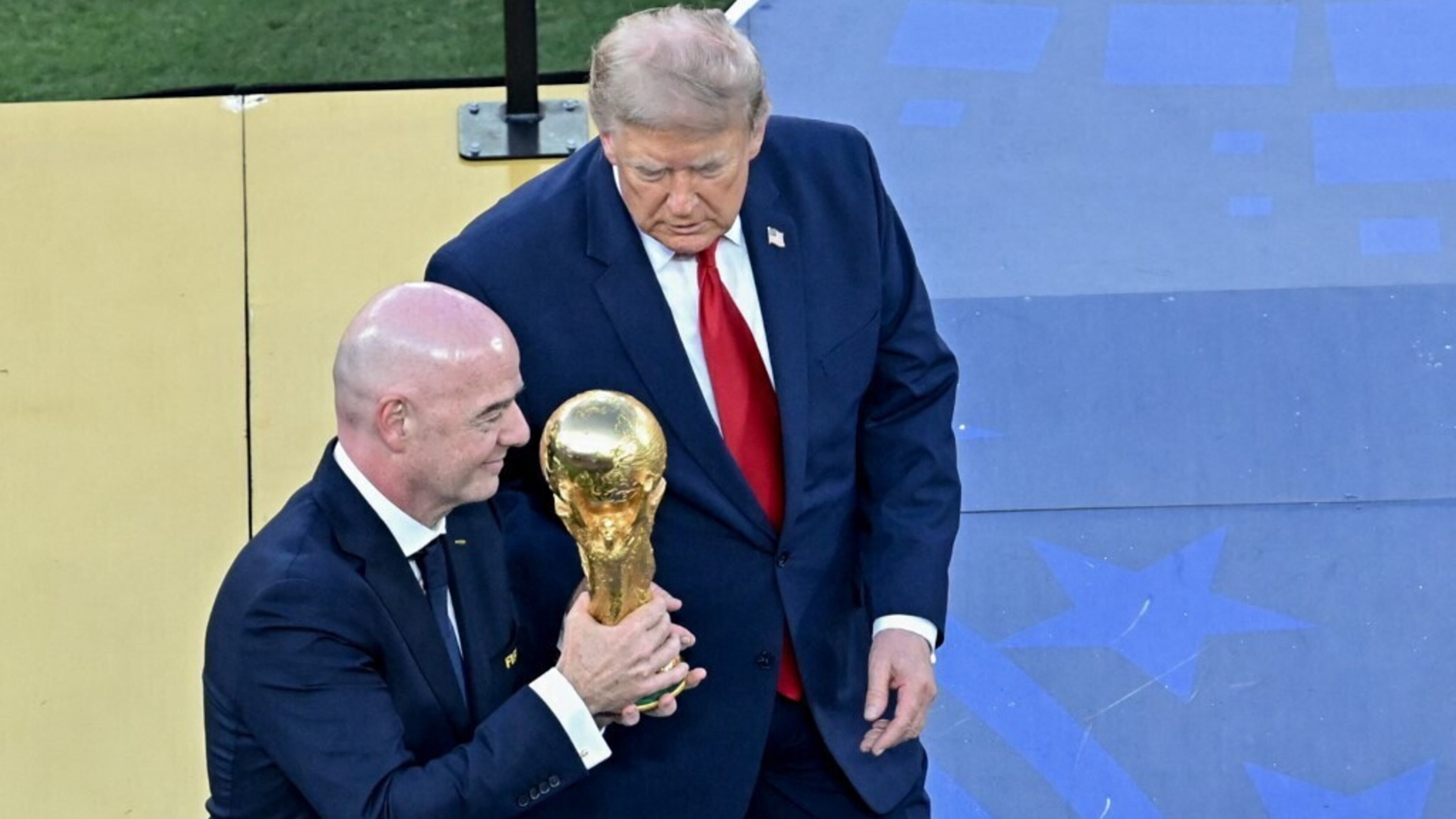 Presidenza Fifa, Infantino chiede scusa ma Uefa e Federcalcio inglese fanno muro