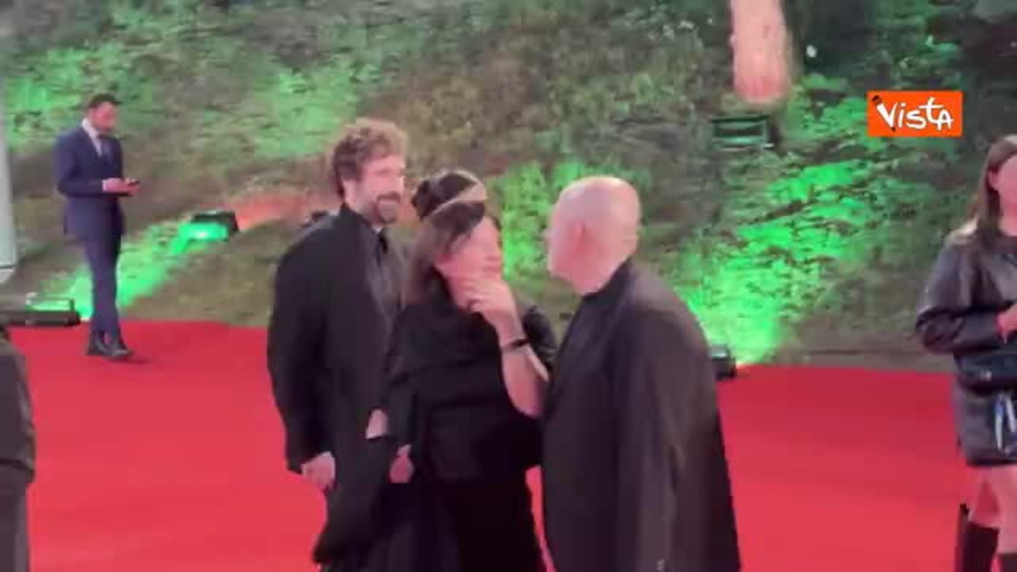 Tommaso Paradiso sul red carpet del Festival del Cinema di Roma