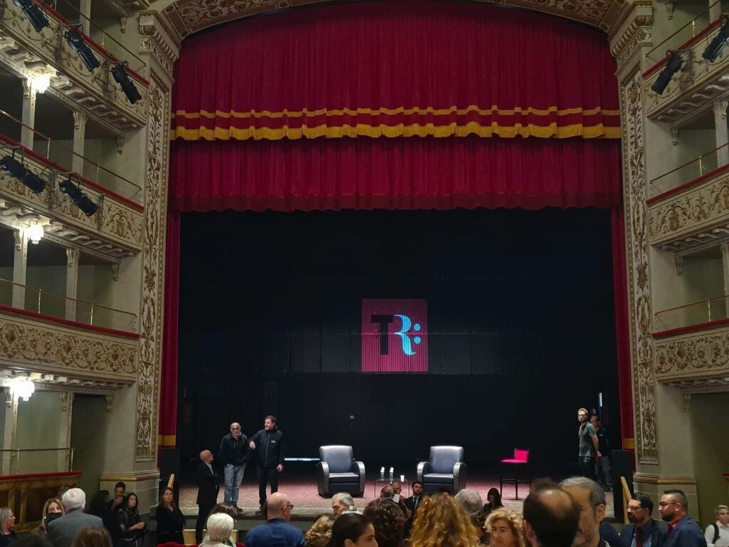 Roma, il Teatro Valle riapre dopo 16 anni. Gualtieri: "Un giorno di festa"