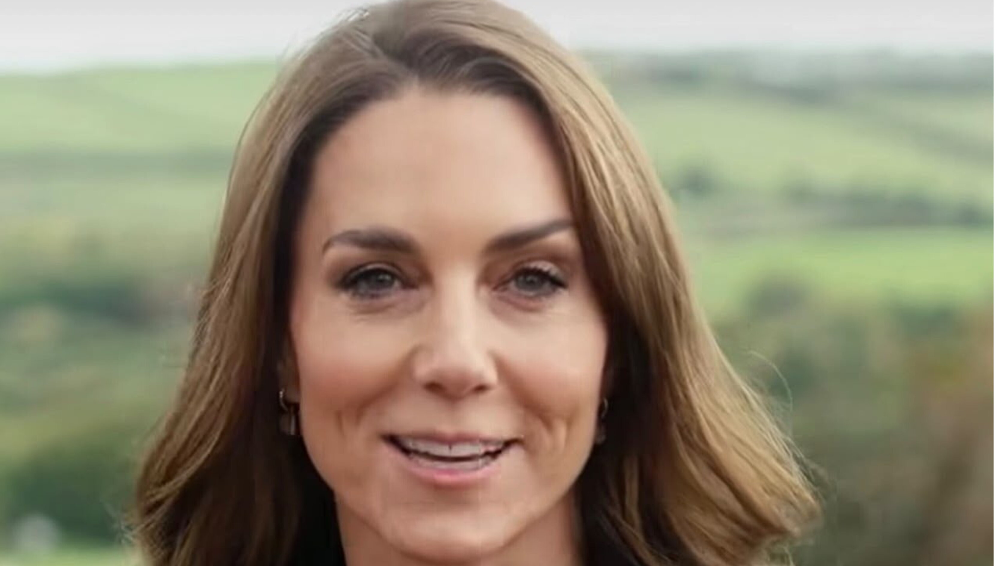 Kate Middleton in Barbour tra gli alberi: la foto della visita segreta in Cornovaglia con William