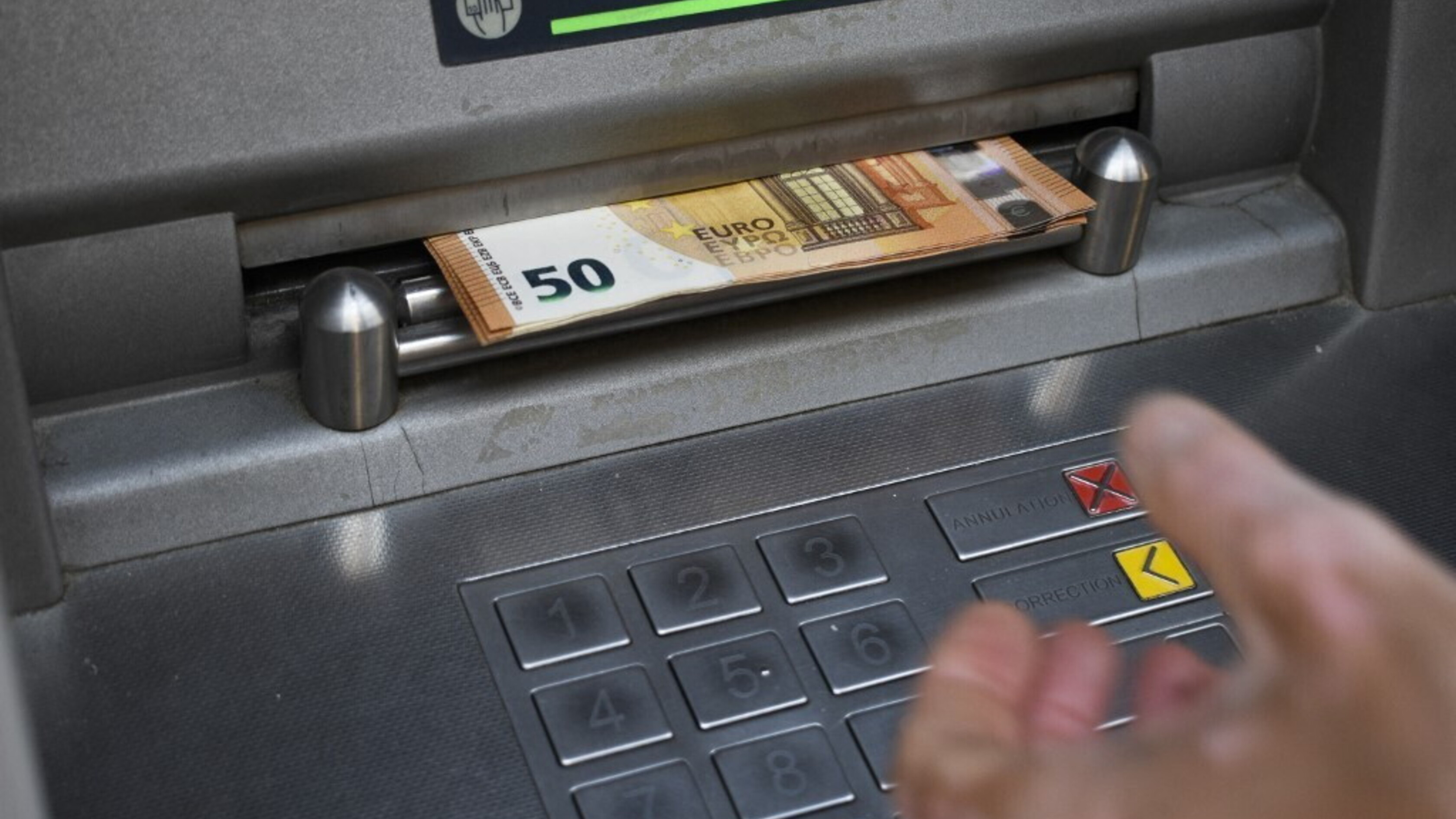 Assalto ai bancomat nell'Ennese, demolite le facciate di due edifici