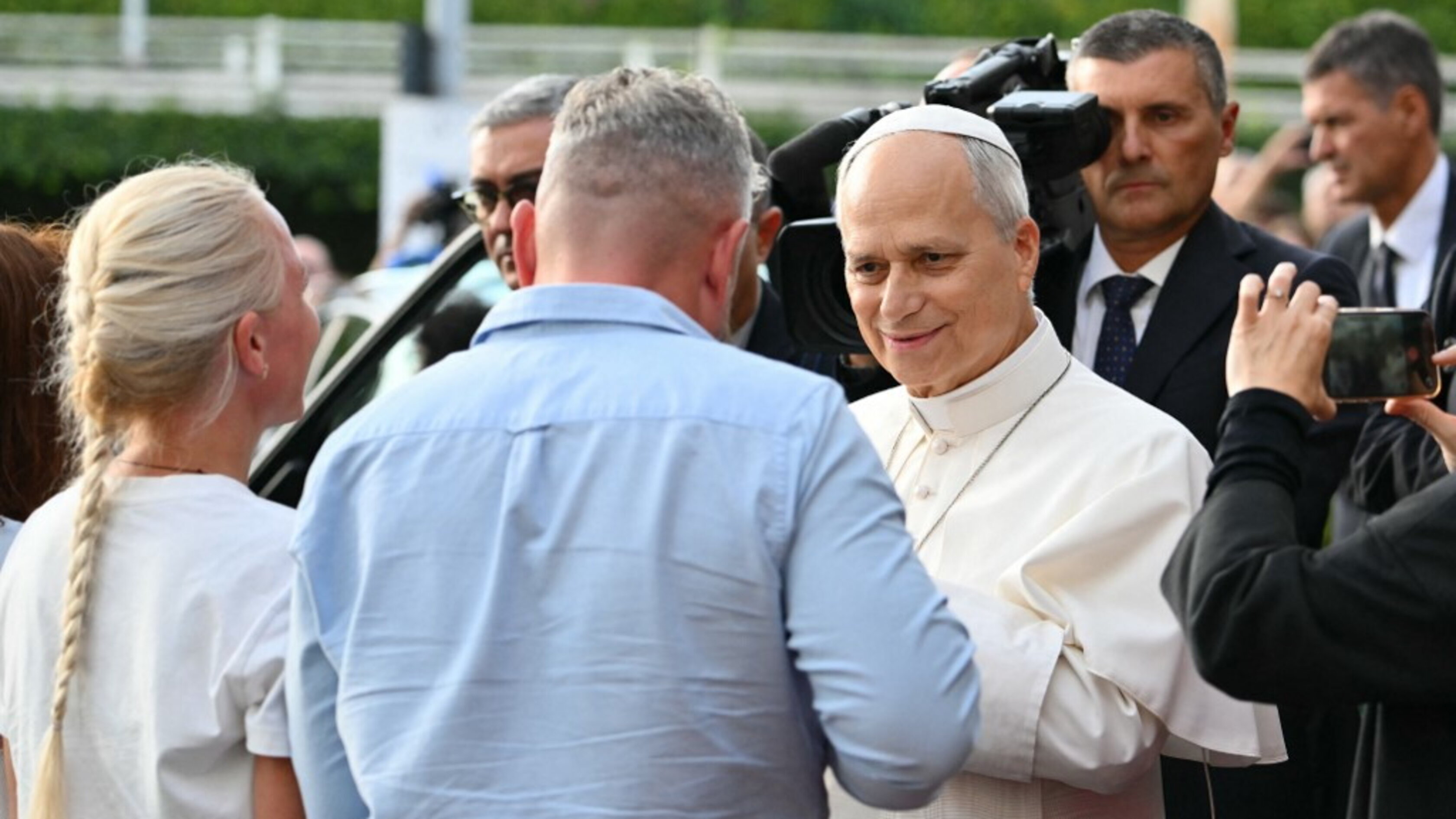 Papa Leone dimesso dal Gemelli: "Sto molto meglio", oggi l'Angelus